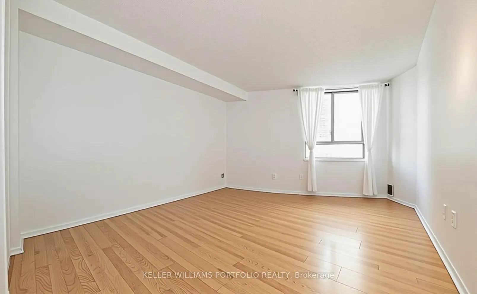 Photo 5 of Unit #1107, 270 Queens Quay W, Toronto, Waterfront Communities — HOMEH
