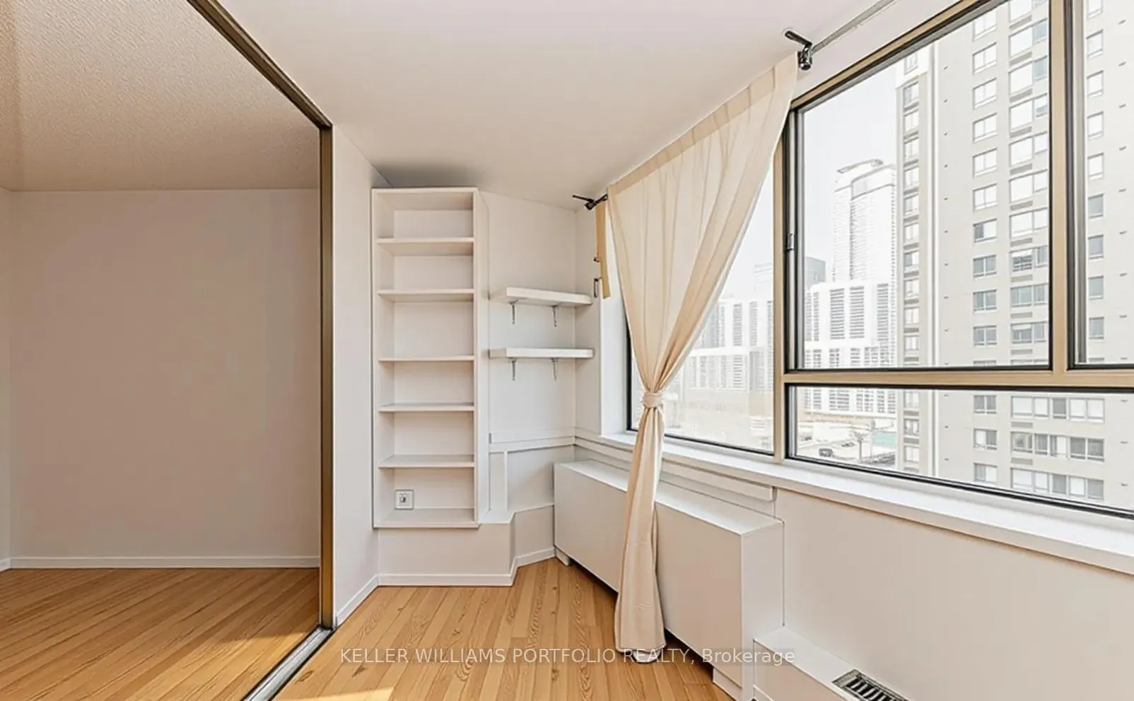 Photo 6 of Unit #1107, 270 Queens Quay W, Toronto, Waterfront Communities — HOMEH