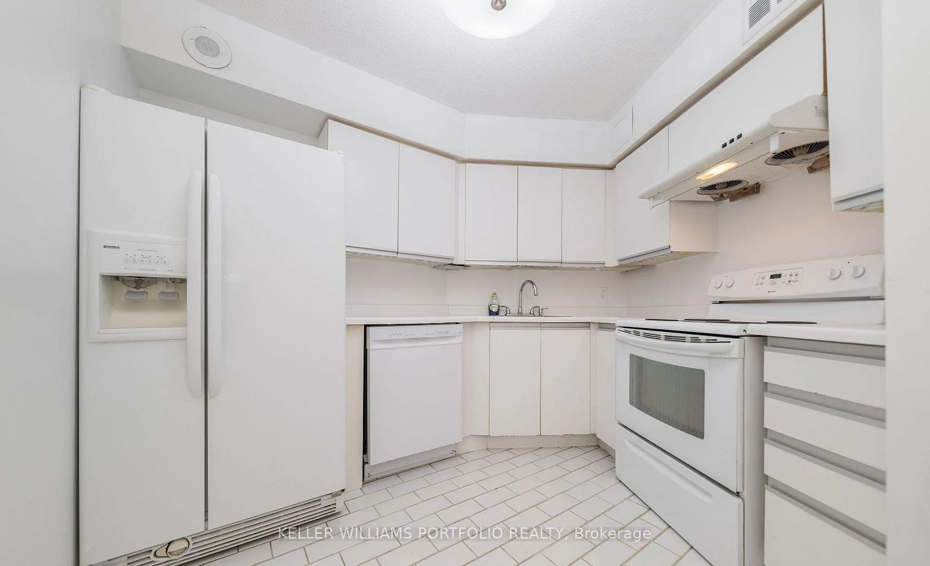 Photo 8 of Unit #1107, 270 Queens Quay W, Toronto, Waterfront Communities — HOMEH