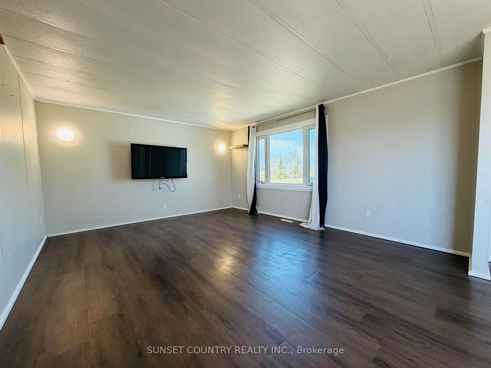 Photo 8 of Unit 2, 27 Minnitaki Road N, Machin — HOMEH