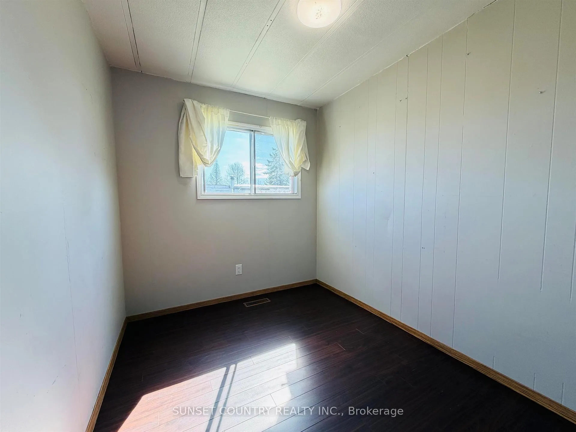 Photo 14 of Unit 2, 27 Minnitaki Road N, Machin — HOMEH