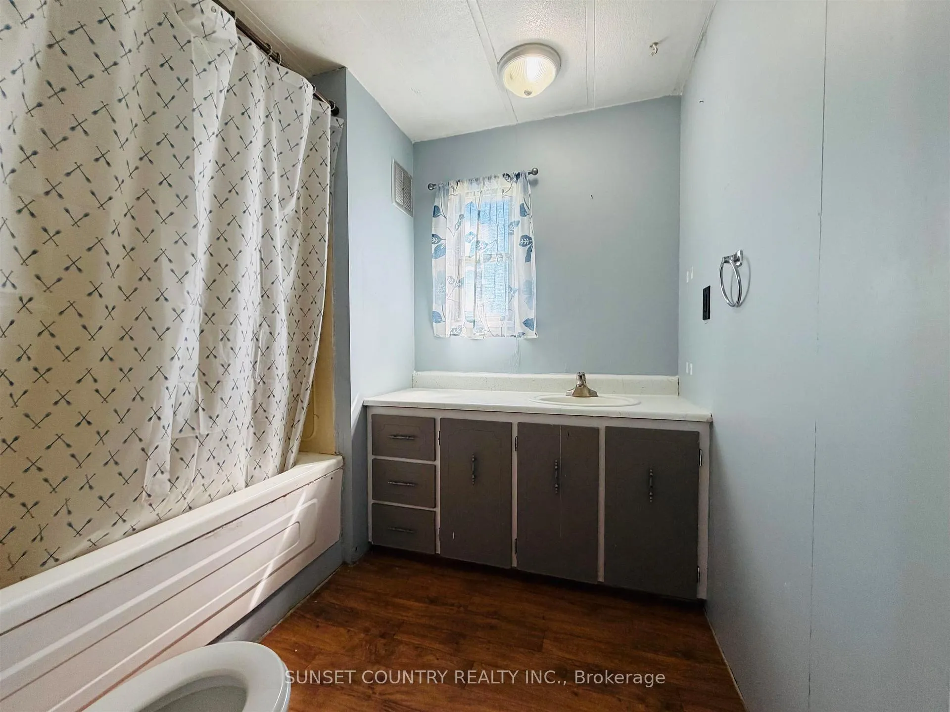Photo 18 of Unit 2, 27 Minnitaki Road N, Machin — HOMEH