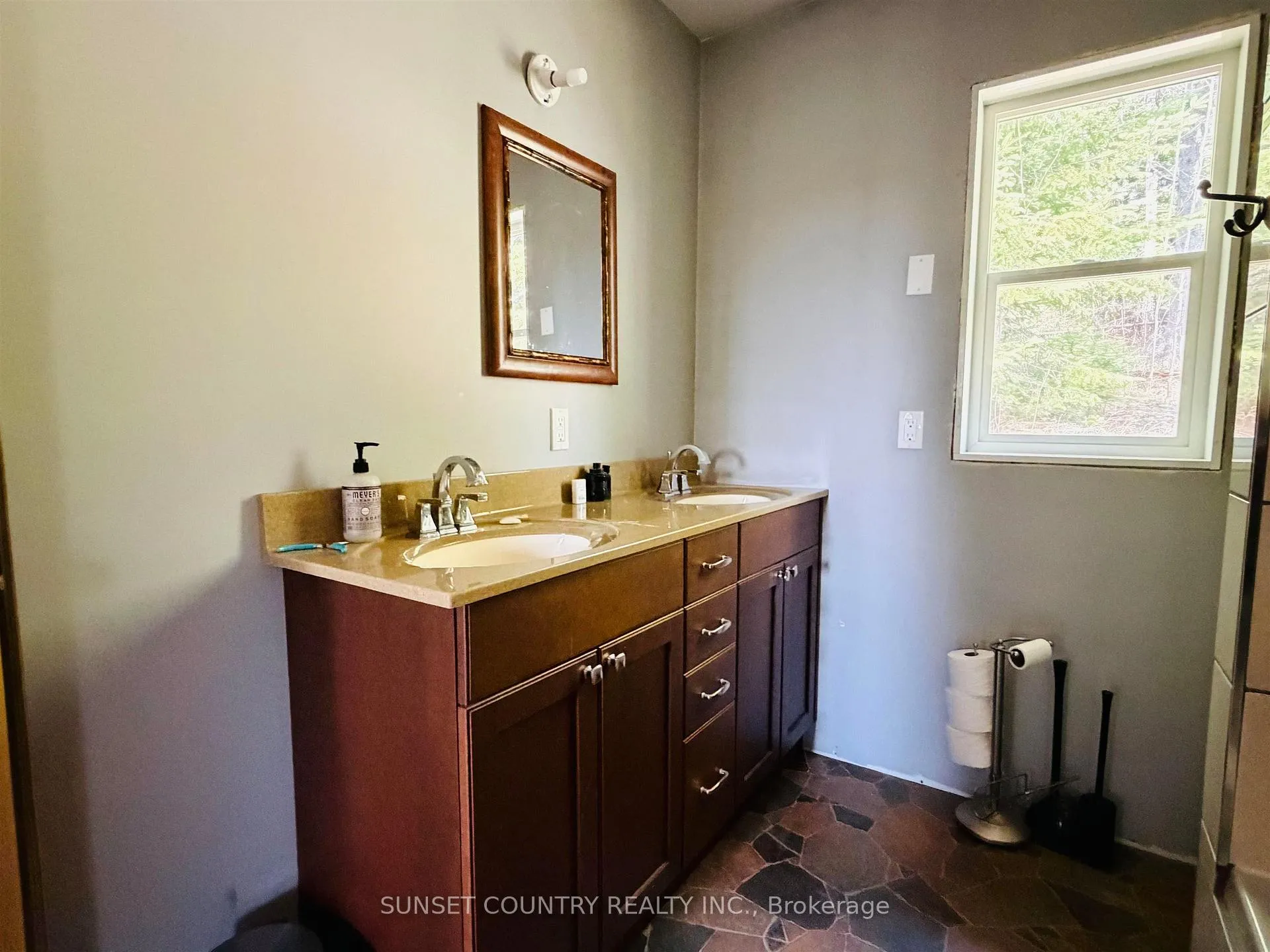 Photo 20 of 14794 17, Dryden, Barclay — HOMEH