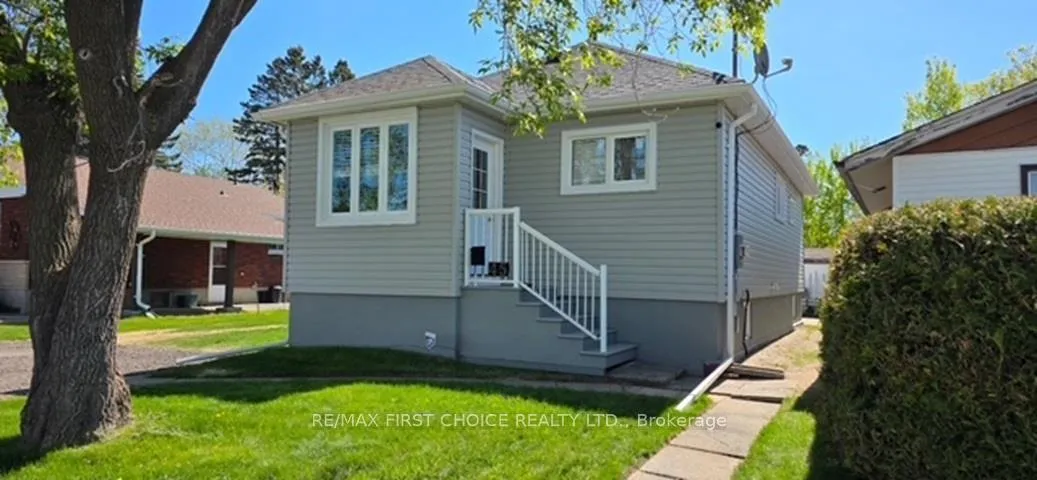 Photo 2 of 45 Kenogami Avenue N, Thunder Bay, College Heights — HOMEH