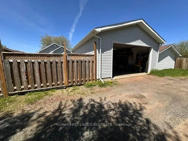 Photo 24 of 45 Kenogami Avenue N, Thunder Bay, College Heights — HOMEH