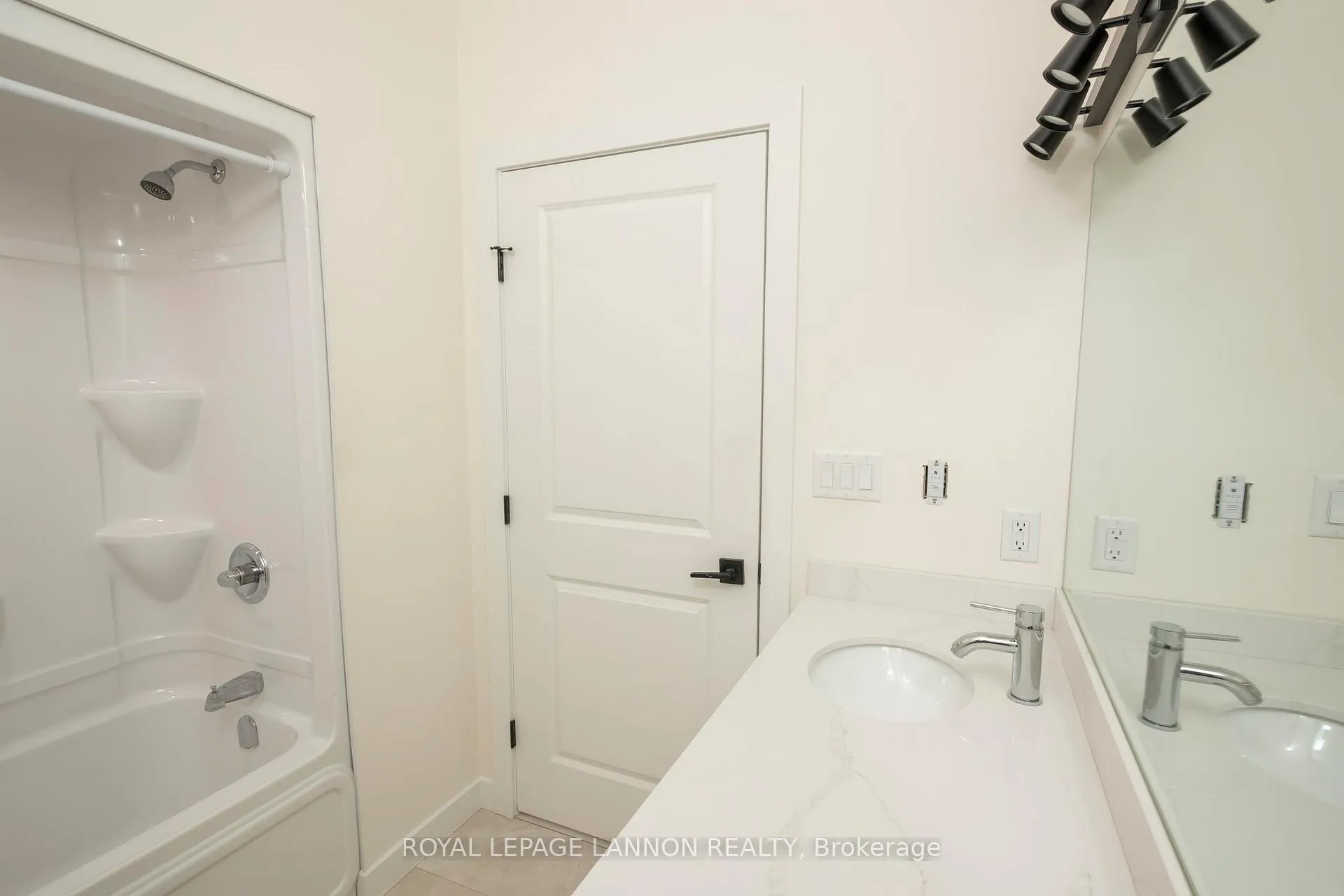 Photo 23 of 401 Empire Avenue, Thunder Bay, Westfort — HOMEH
