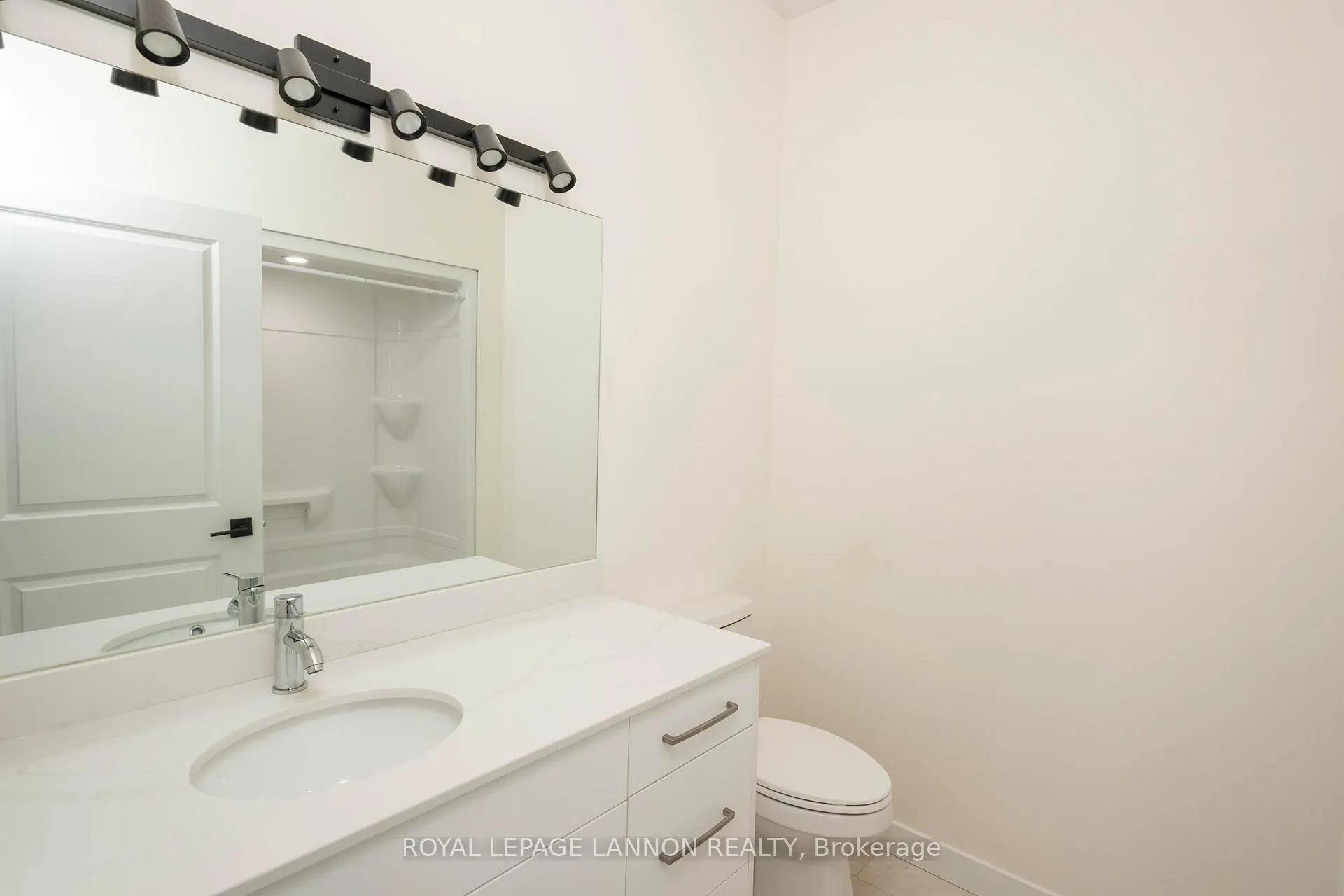 Photo 24 of 401 Empire Avenue, Thunder Bay, Westfort — HOMEH