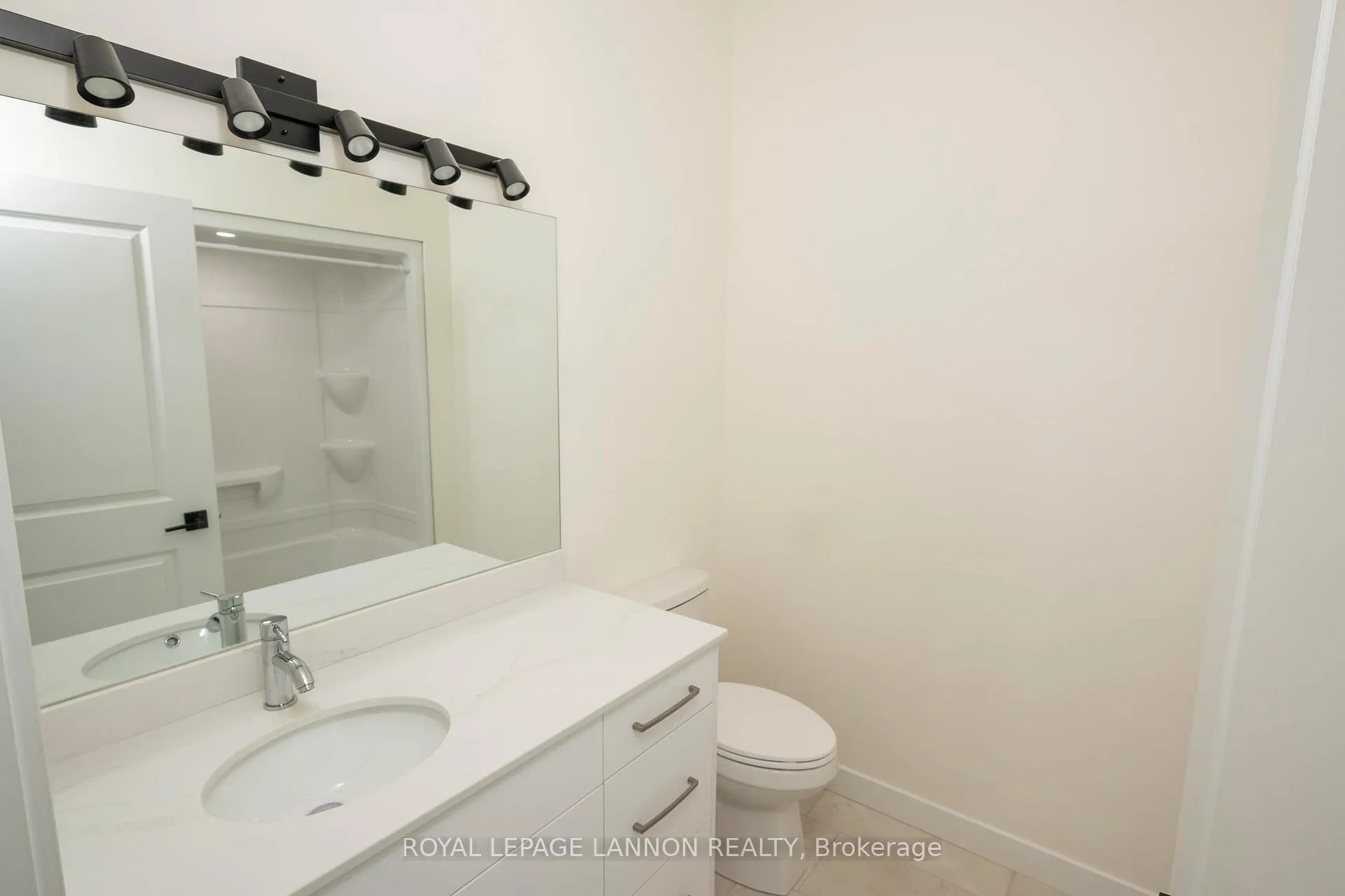 Photo 25 of 401 Empire Avenue, Thunder Bay, Westfort — HOMEH