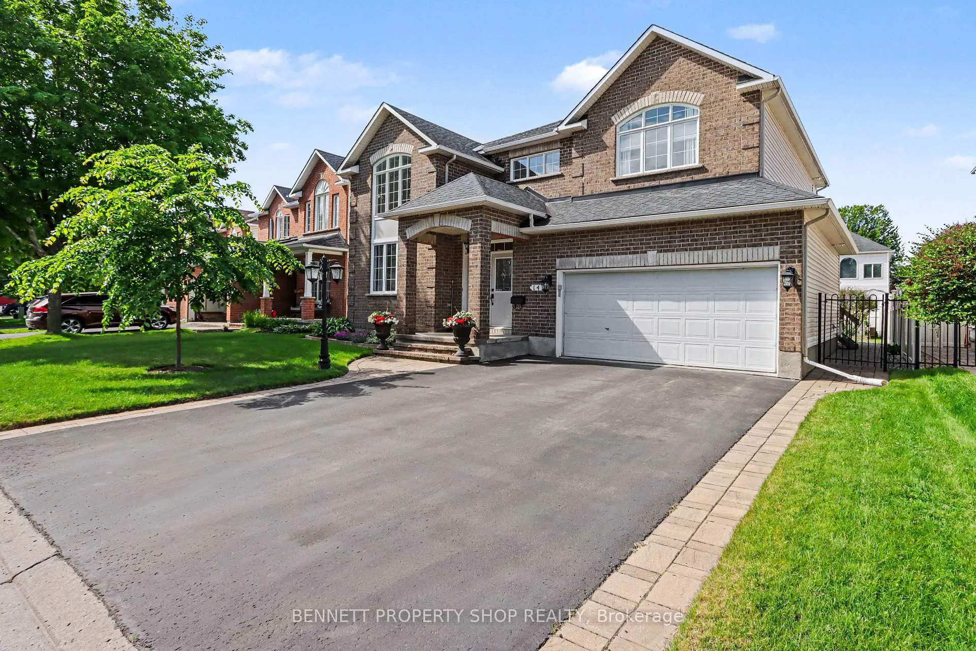 Photo 2 of 14 Sachs Forest Place, Ottawa, Barrhaven East — HOMEH
