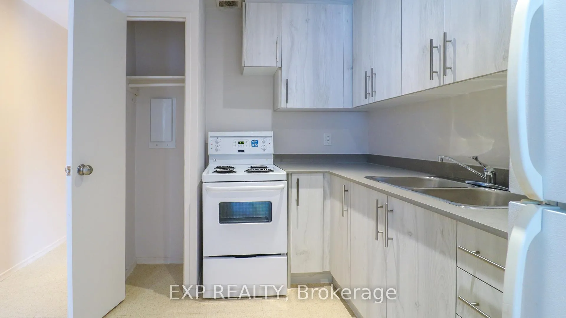 Photo 3 of Unit 207, 84 Second Street, Orangeville — HOMEH