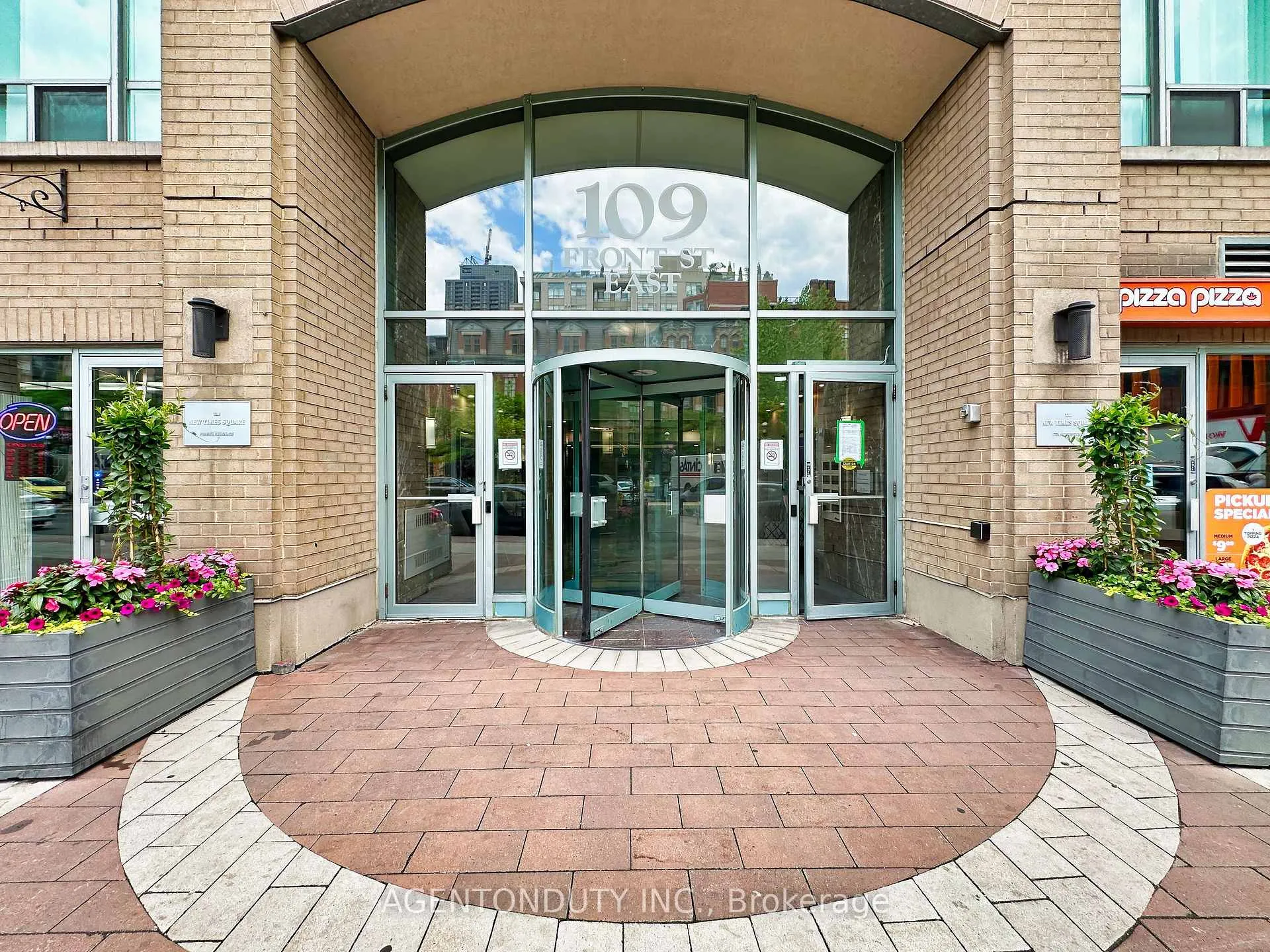 Photo 2 of Unit 613, 109 Front Street E, Toronto, Moss Park — HOMEH