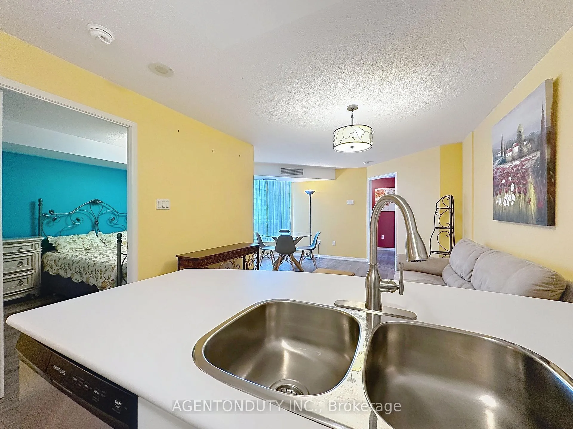 Photo 6 of Unit 613, 109 Front Street E, Toronto, Moss Park — HOMEH