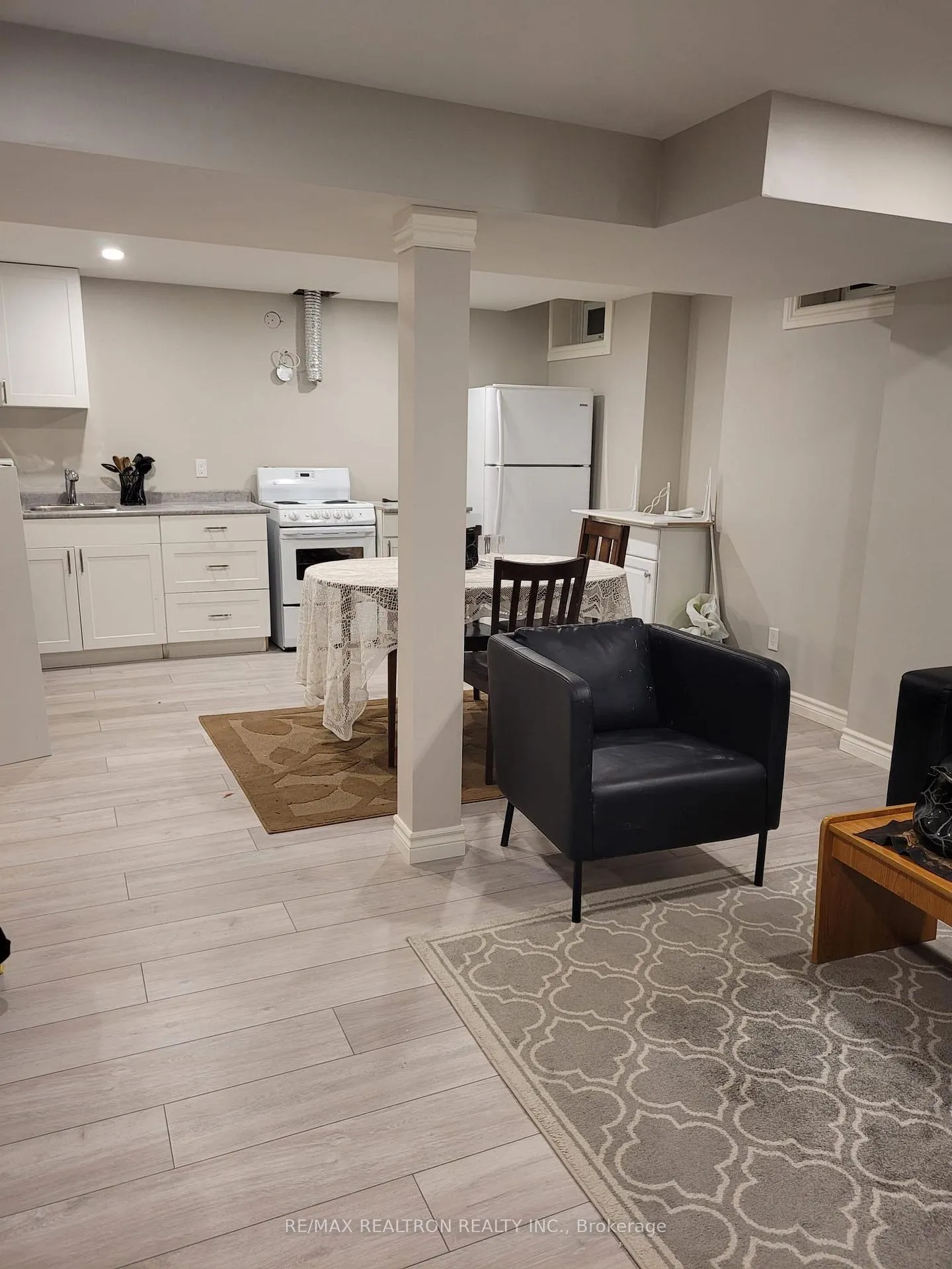 Photo 2 of Unit Bsmt B, 7 Billingham Heights, Aurora, Bayview Wellington — HOMEH
