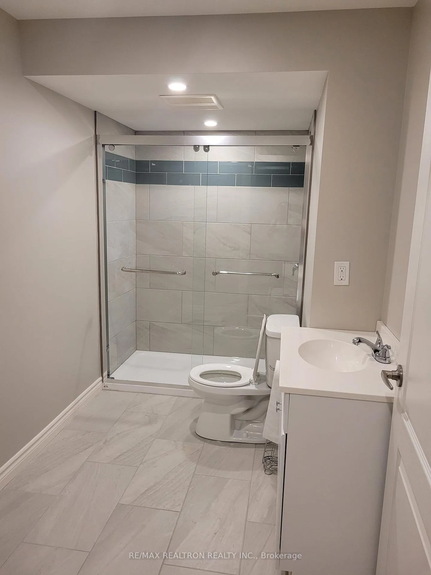 Photo 5 of Unit Bsmt B, 7 Billingham Heights, Aurora, Bayview Wellington — HOMEH