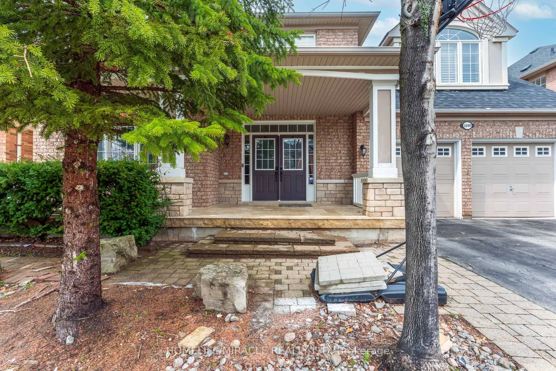 Photo 2 of 2299 Glazebrook Circle, Oakville, Westmount — HOMEH