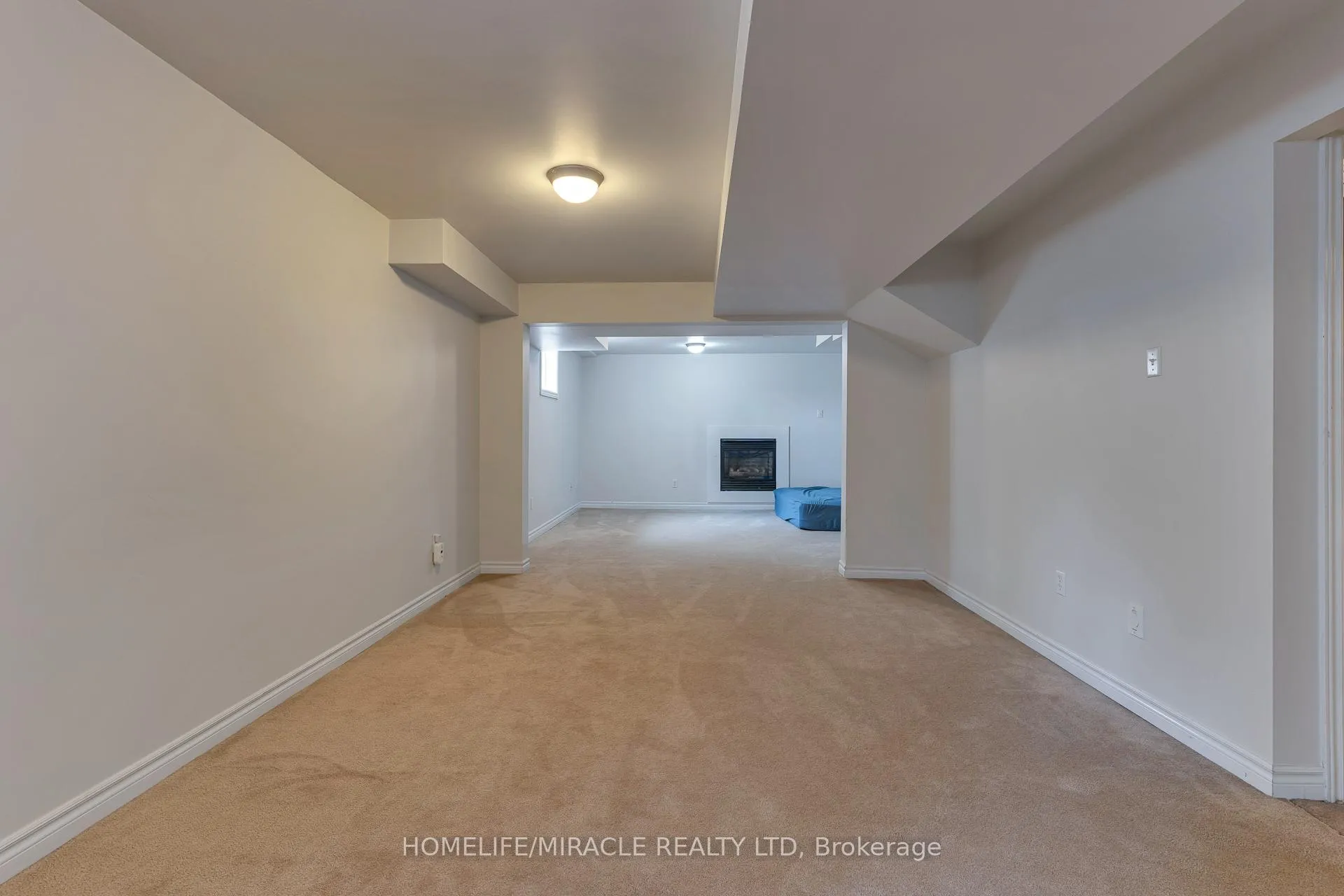 Photo 4 of 2299 Glazebrook Circle, Oakville, Westmount — HOMEH