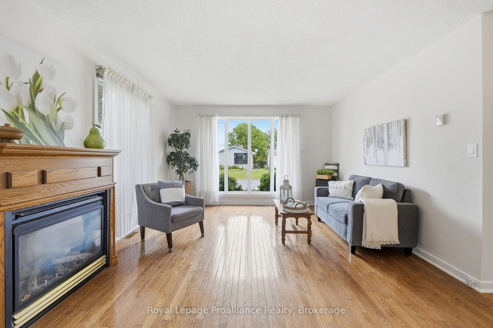 Photo 2 of 31 Downes Avenue, Prince Edward County, Picton Ward — HOMEH