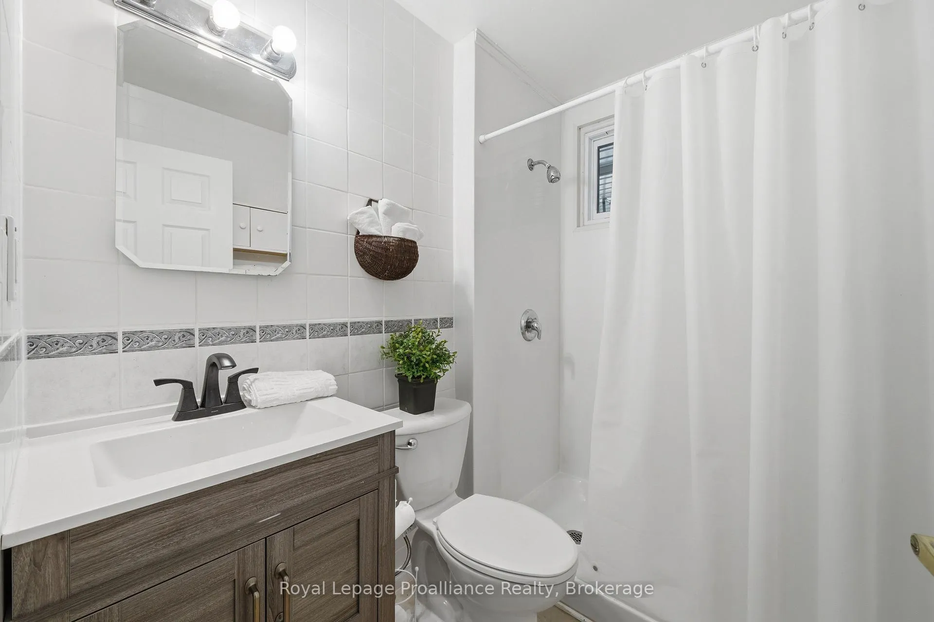Photo 11 of 31 Downes Avenue, Prince Edward County, Picton Ward — HOMEH