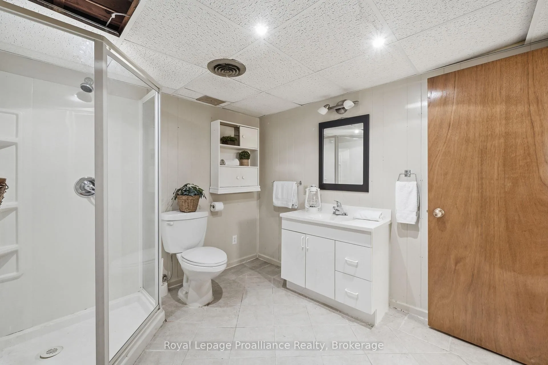Photo 15 of 31 Downes Avenue, Prince Edward County, Picton Ward — HOMEH