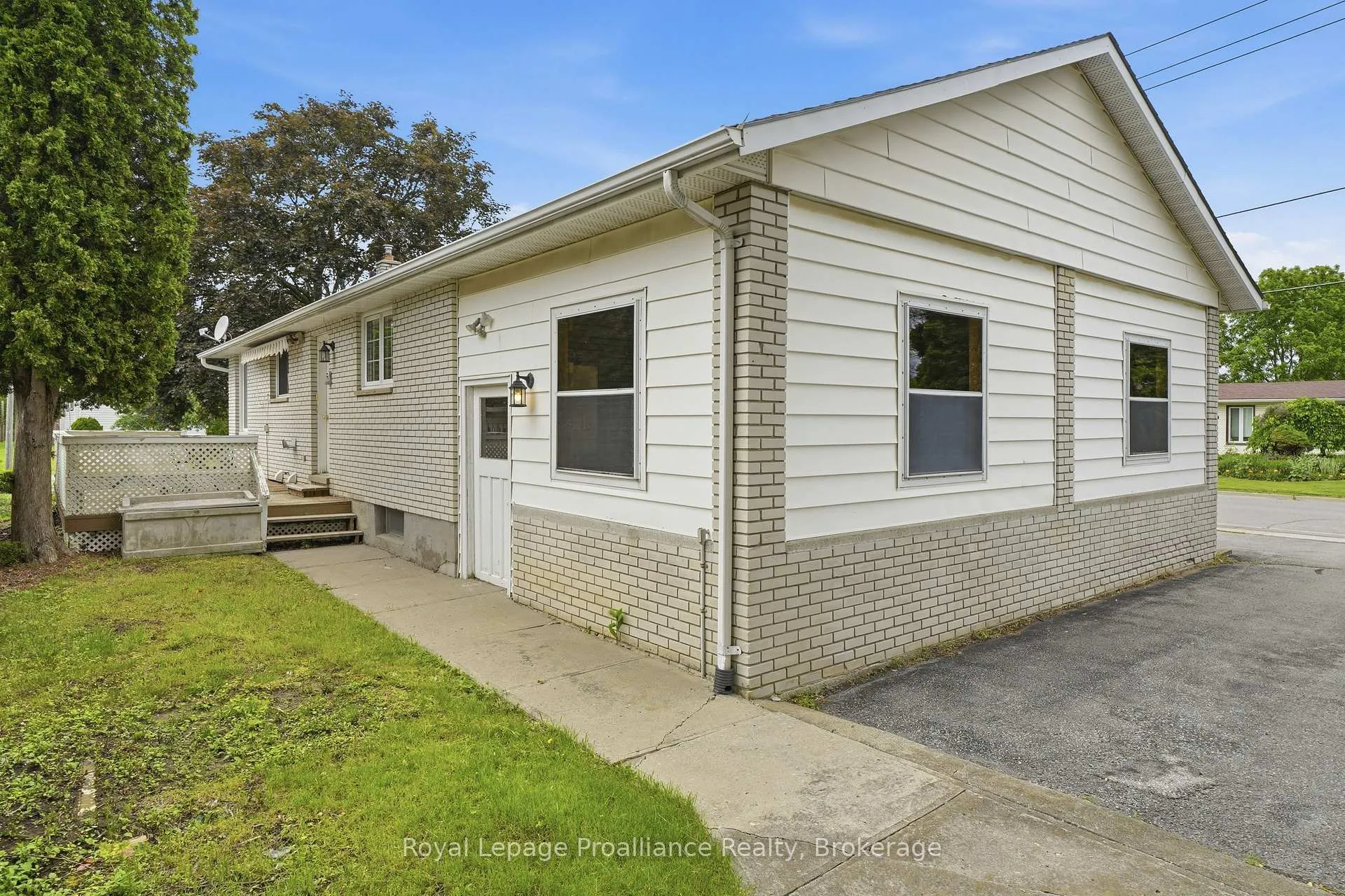 Photo 17 of 31 Downes Avenue, Prince Edward County, Picton Ward — HOMEH