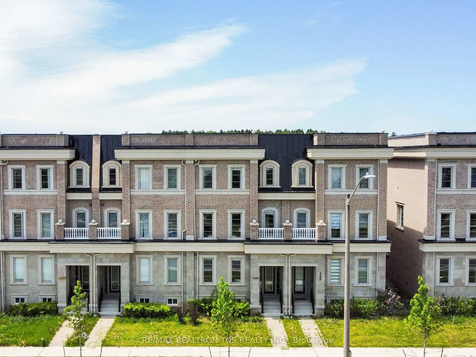 Front of 9442 Bayview Avenue