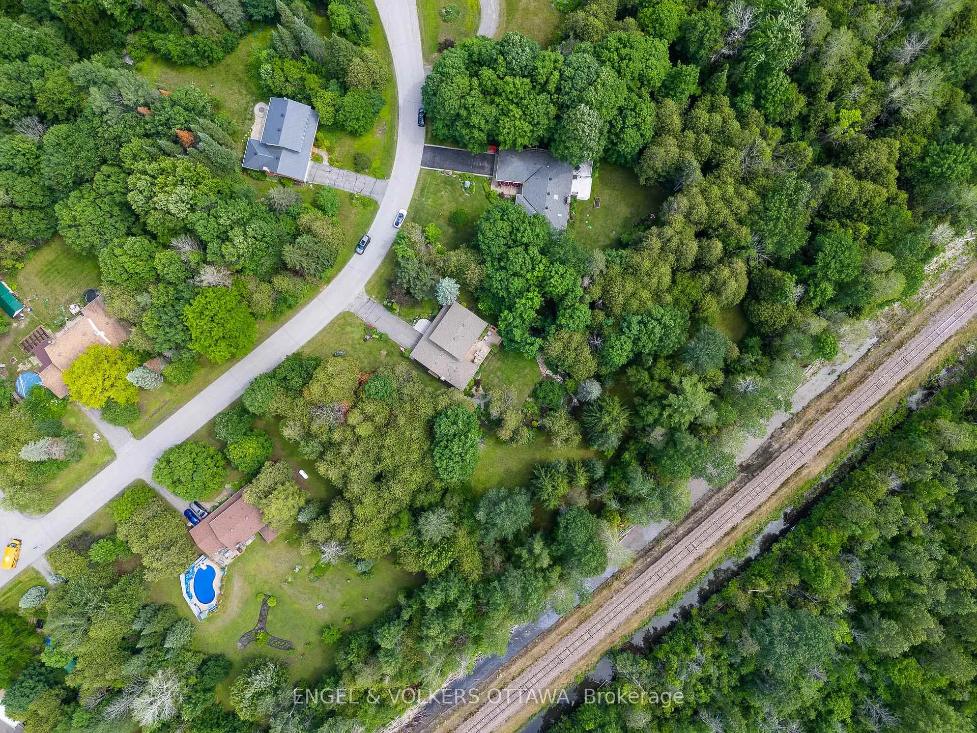Photo 62 of 80 Richland Drive, Ottawa, Goulbourn Twp From Franktown Rd/South To Rideau — HOMEH