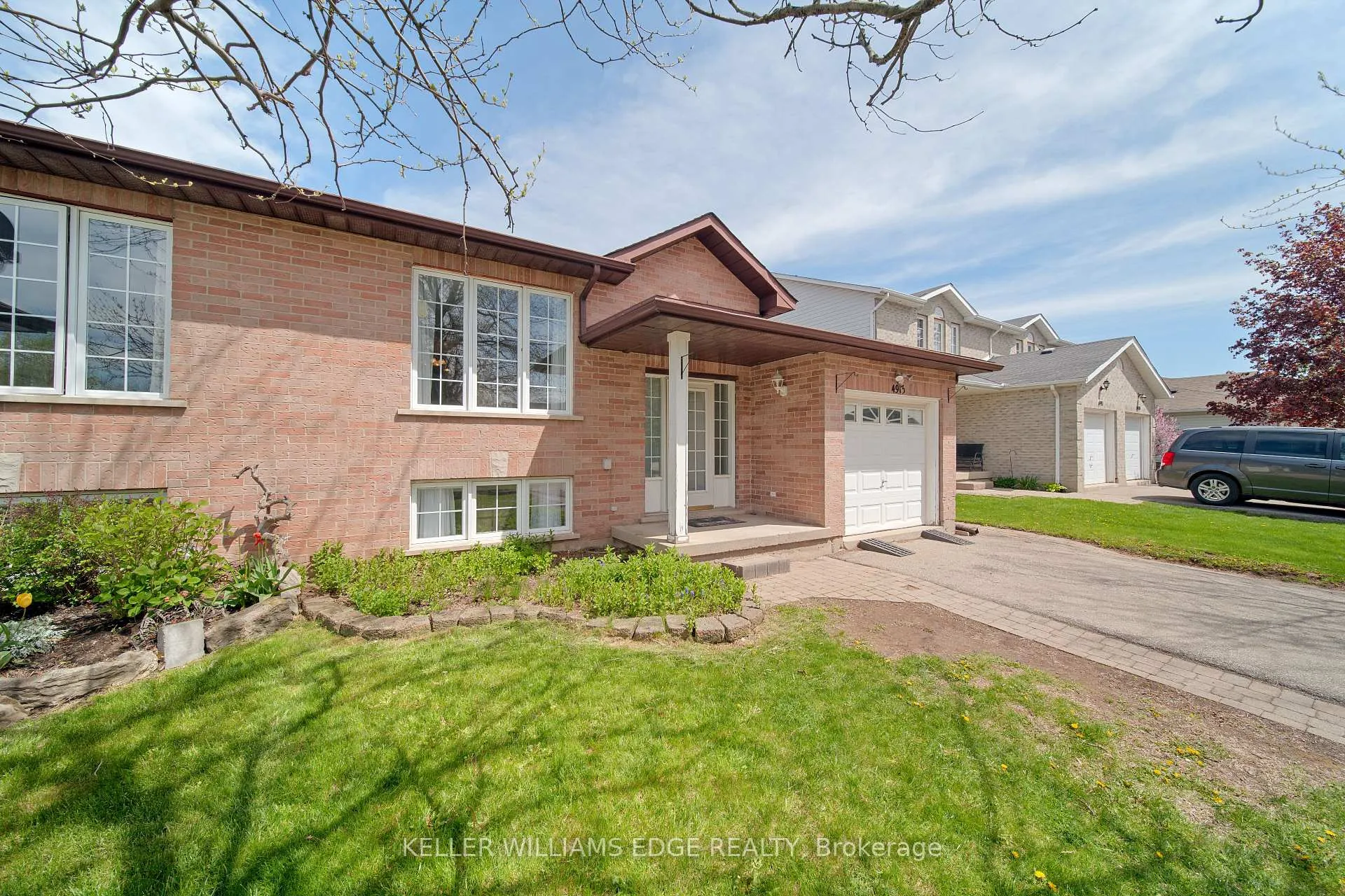 Photo 2 of 4913 Adam Court, Lincoln, Beamsville — HOMEH