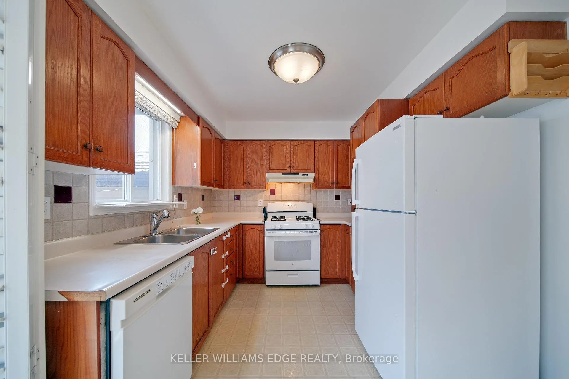Photo 14 of 4913 Adam Court, Lincoln, Beamsville — HOMEH