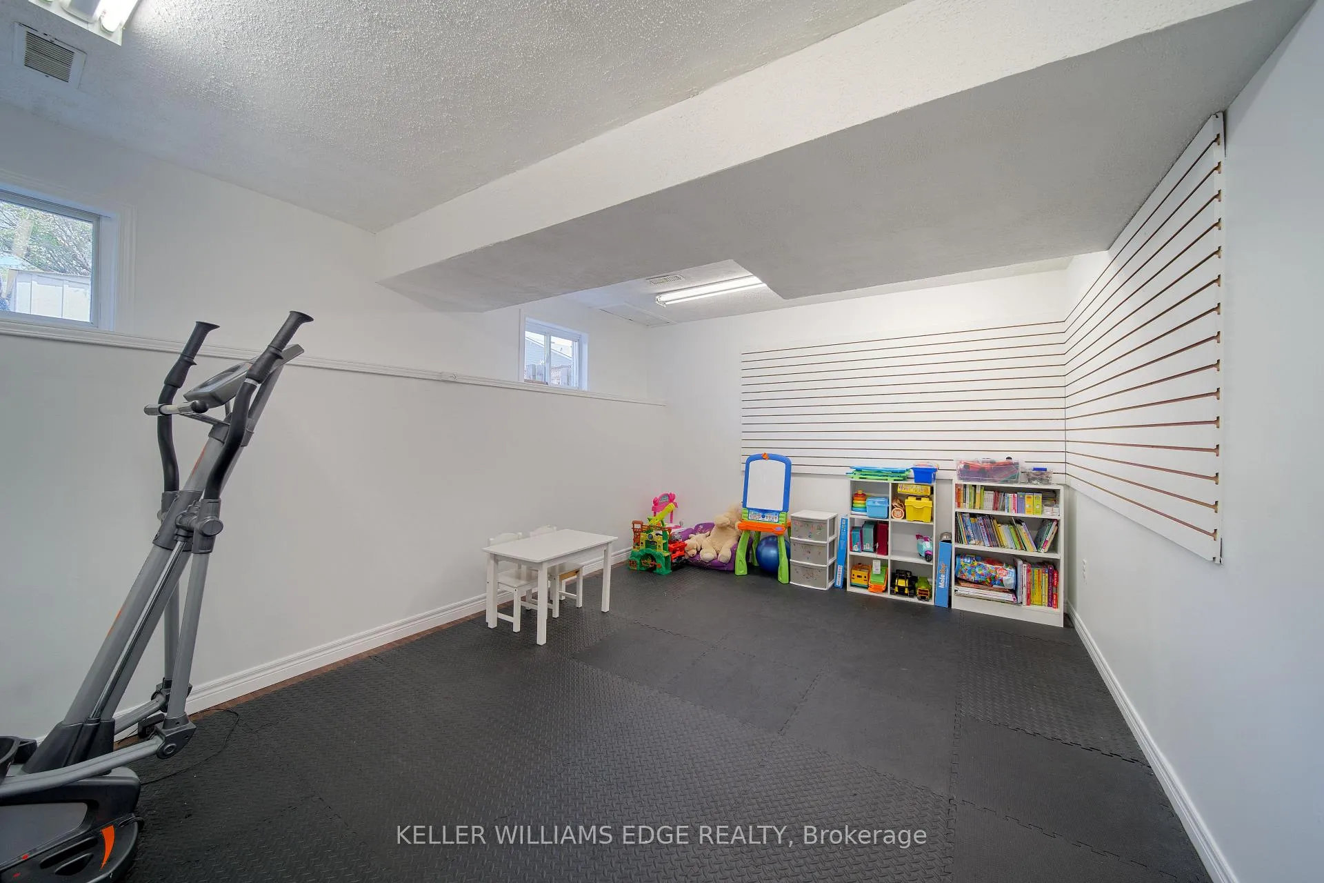 Photo 34 of 4913 Adam Court, Lincoln, Beamsville — HOMEH
