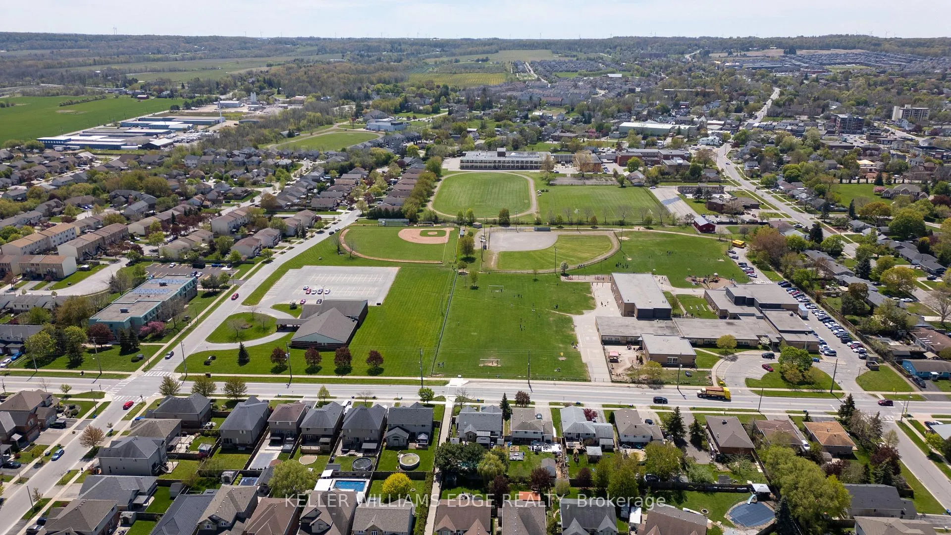 Photo 41 of 4913 Adam Court, Lincoln, Beamsville — HOMEH