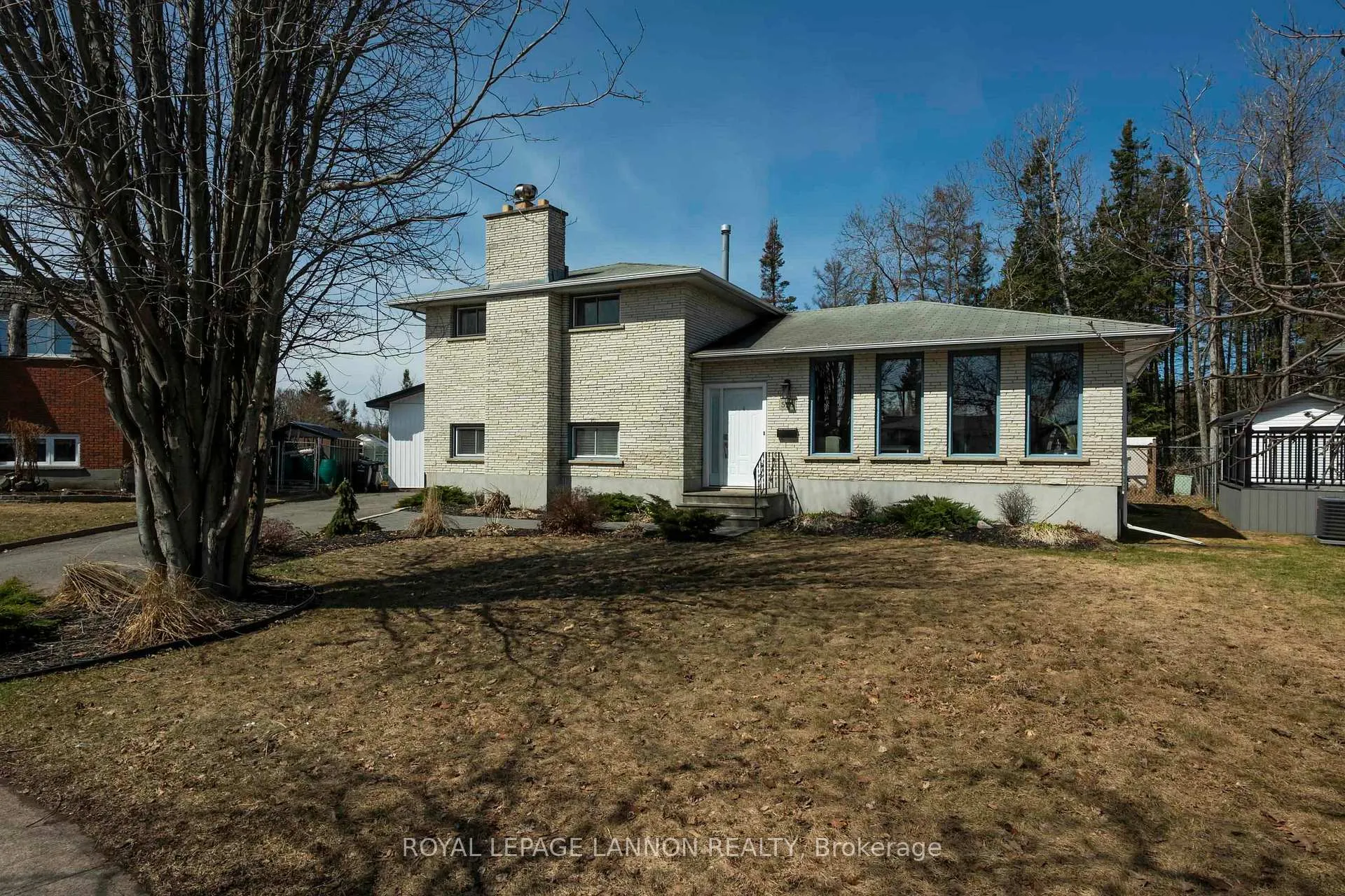 Photo 2 of 526 Ryerson Place, Thunder Bay, College Park — HOMEH