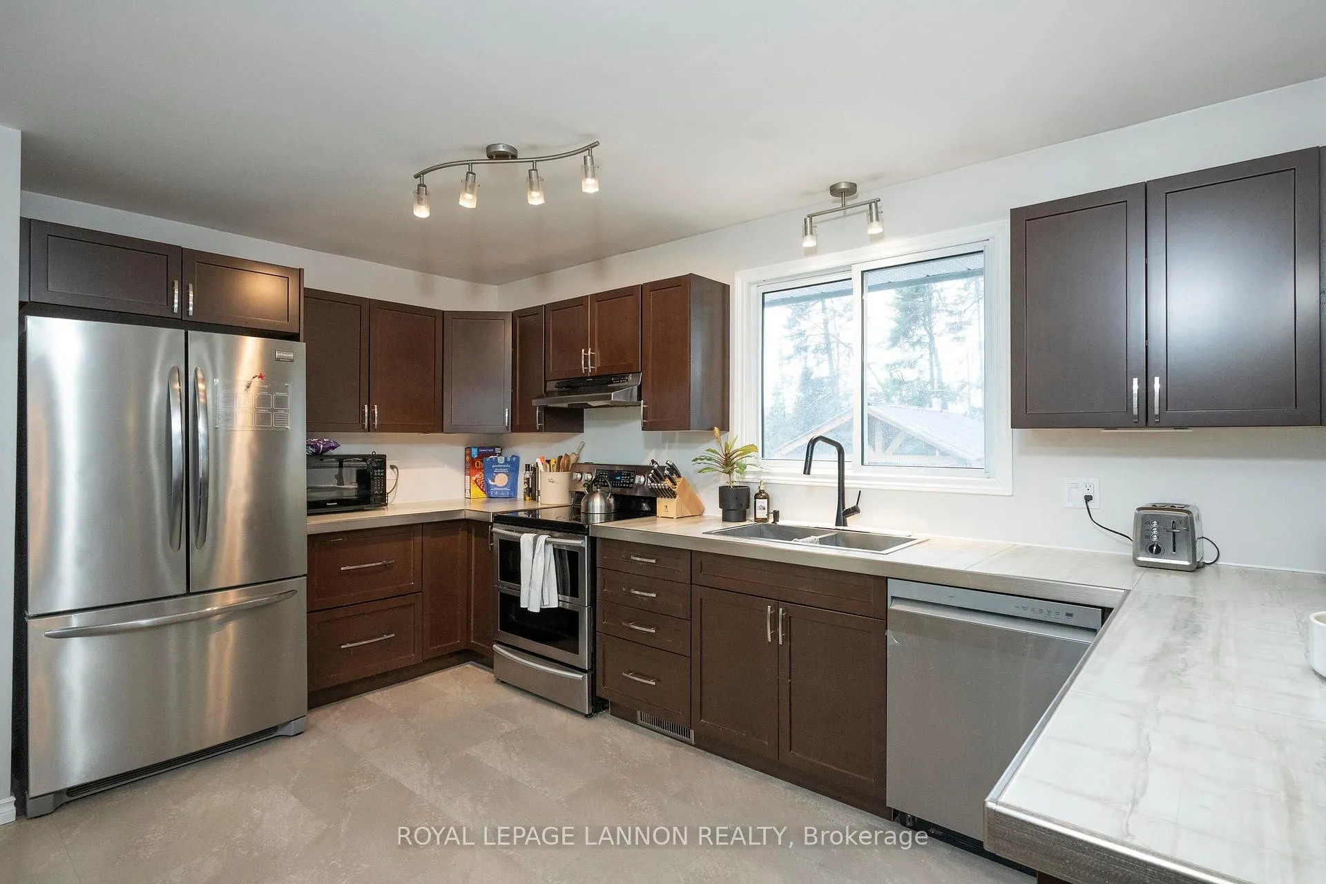 Photo 20 of 526 Ryerson Place, Thunder Bay, College Park — HOMEH