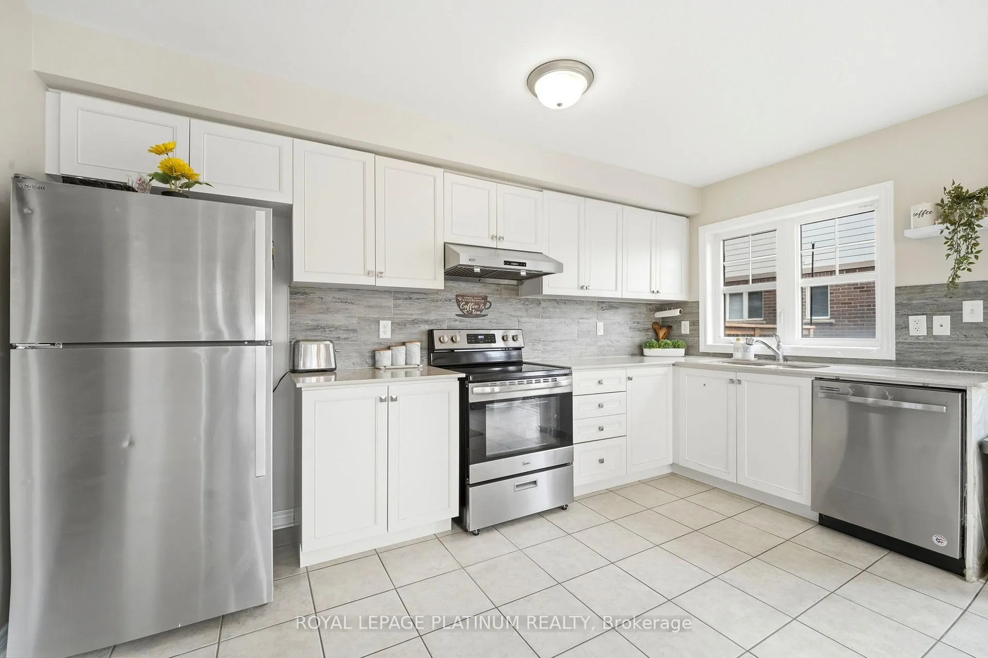 Photo 15 of 37 Padbury Trail, Brampton, Northwest Brampton — HOMEH