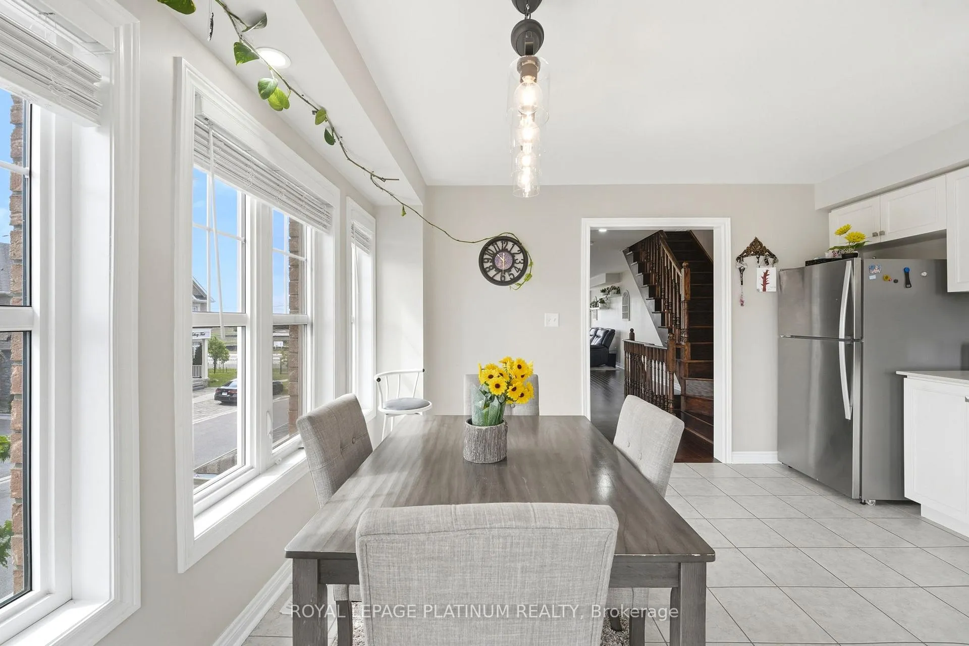 Photo 16 of 37 Padbury Trail, Brampton, Northwest Brampton — HOMEH