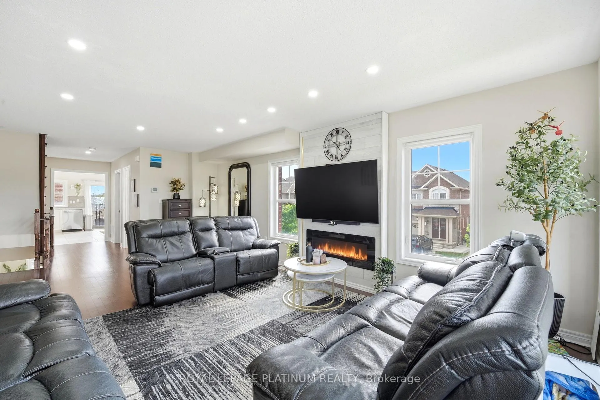 Photo 23 of 37 Padbury Trail, Brampton, Northwest Brampton — HOMEH