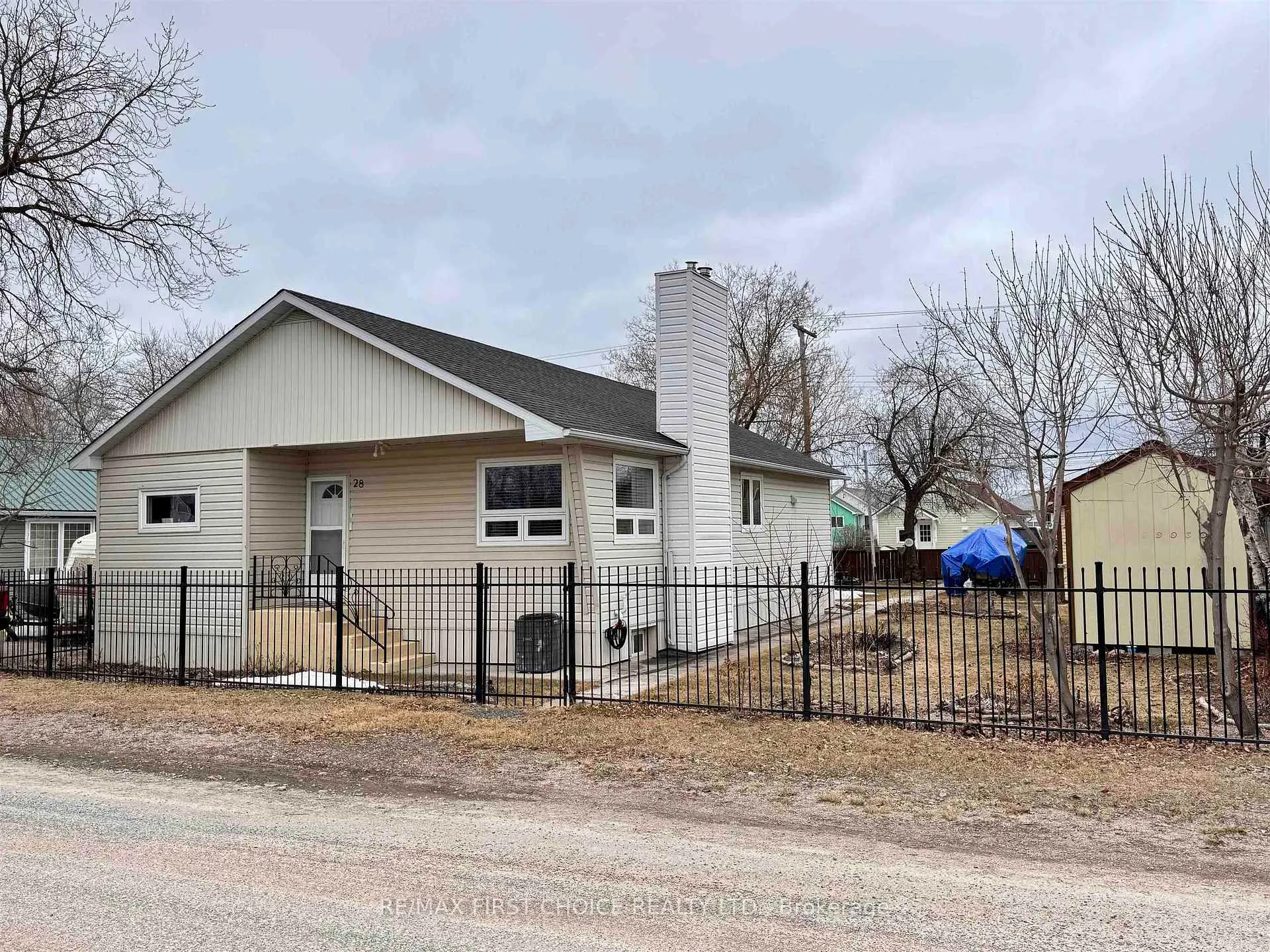 Photo 2 of 28 William Street, Red Lake — HOMEH