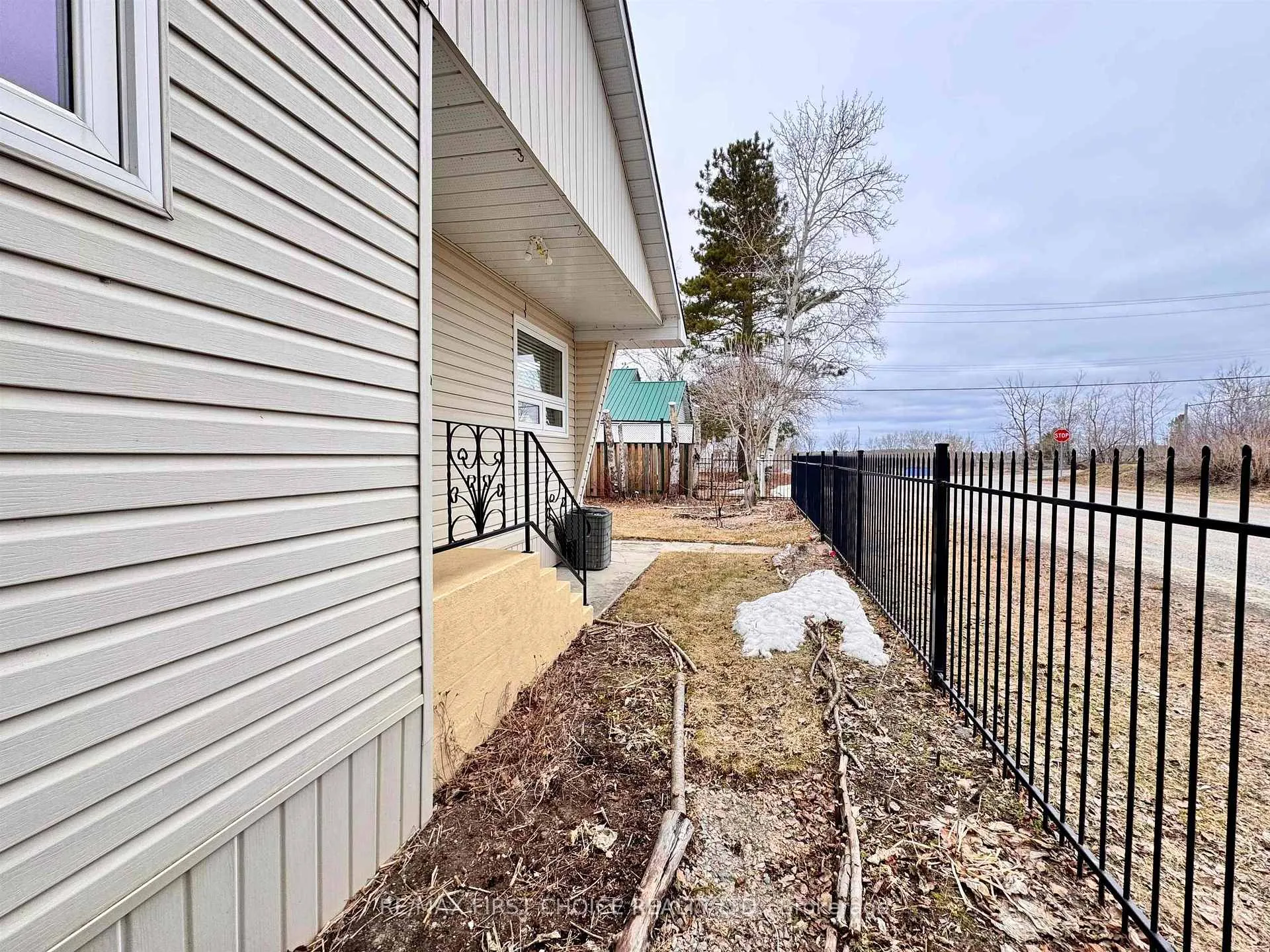 Photo 3 of 28 William Street, Red Lake — HOMEH