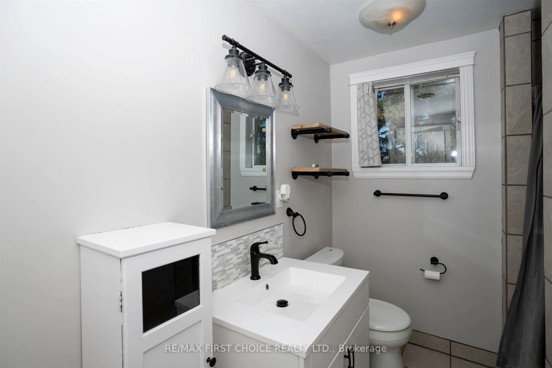 Photo 16 of 128 Amelia Street W, Thunder Bay, Westfort — HOMEH