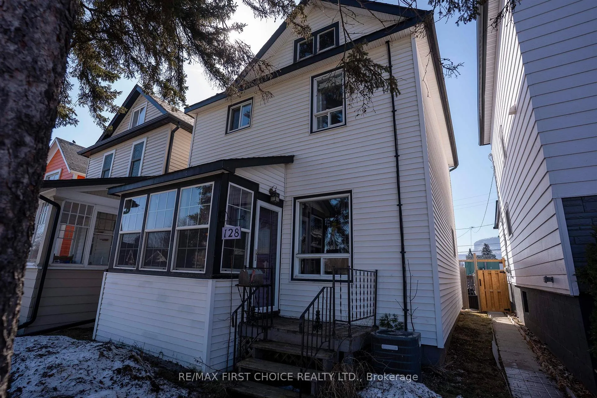 Photo 33 of 128 Amelia Street W, Thunder Bay, Westfort — HOMEH