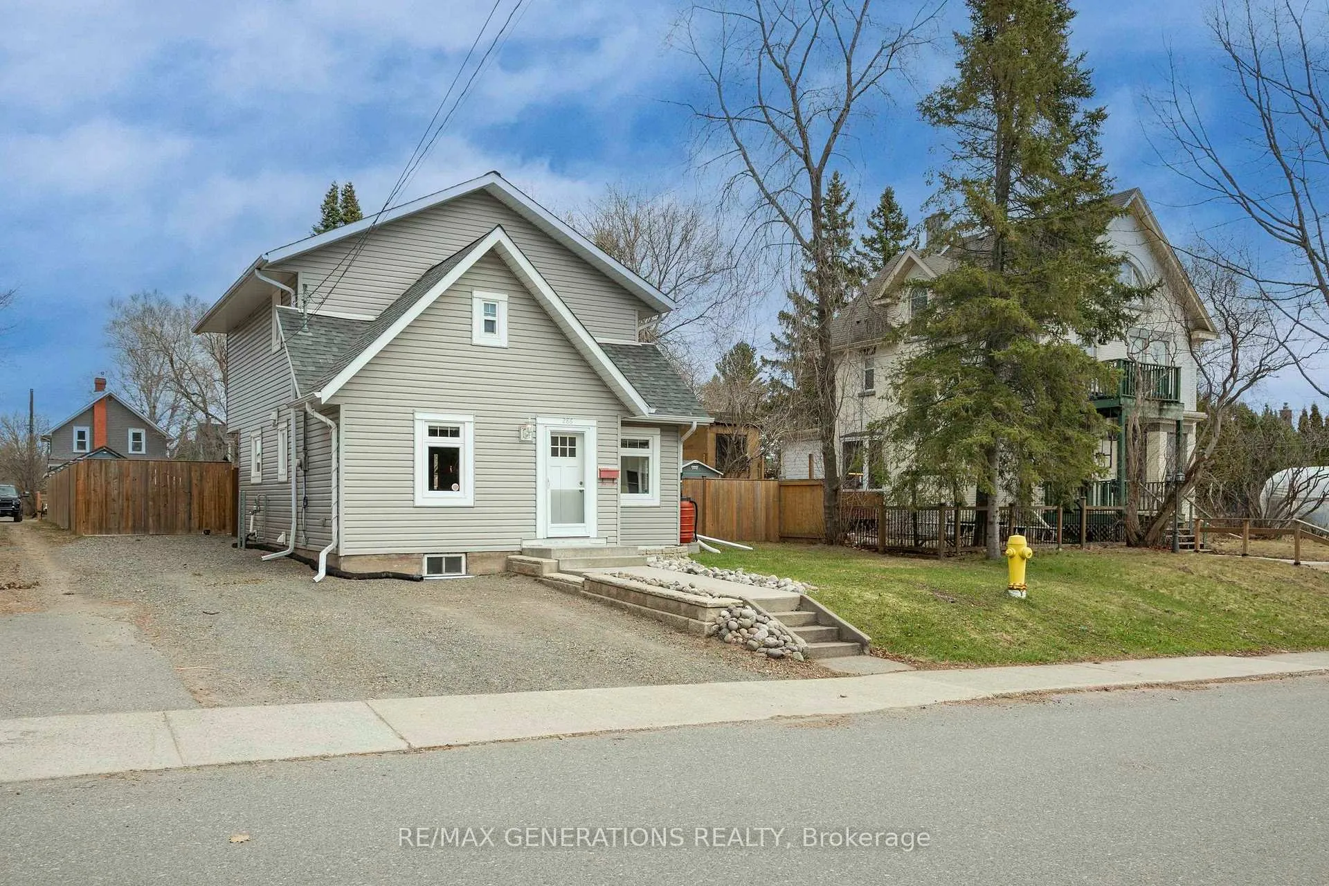 Photo 1 of 286 Van Horne Street, Thunder Bay, Court / Cumberland — HOMEH