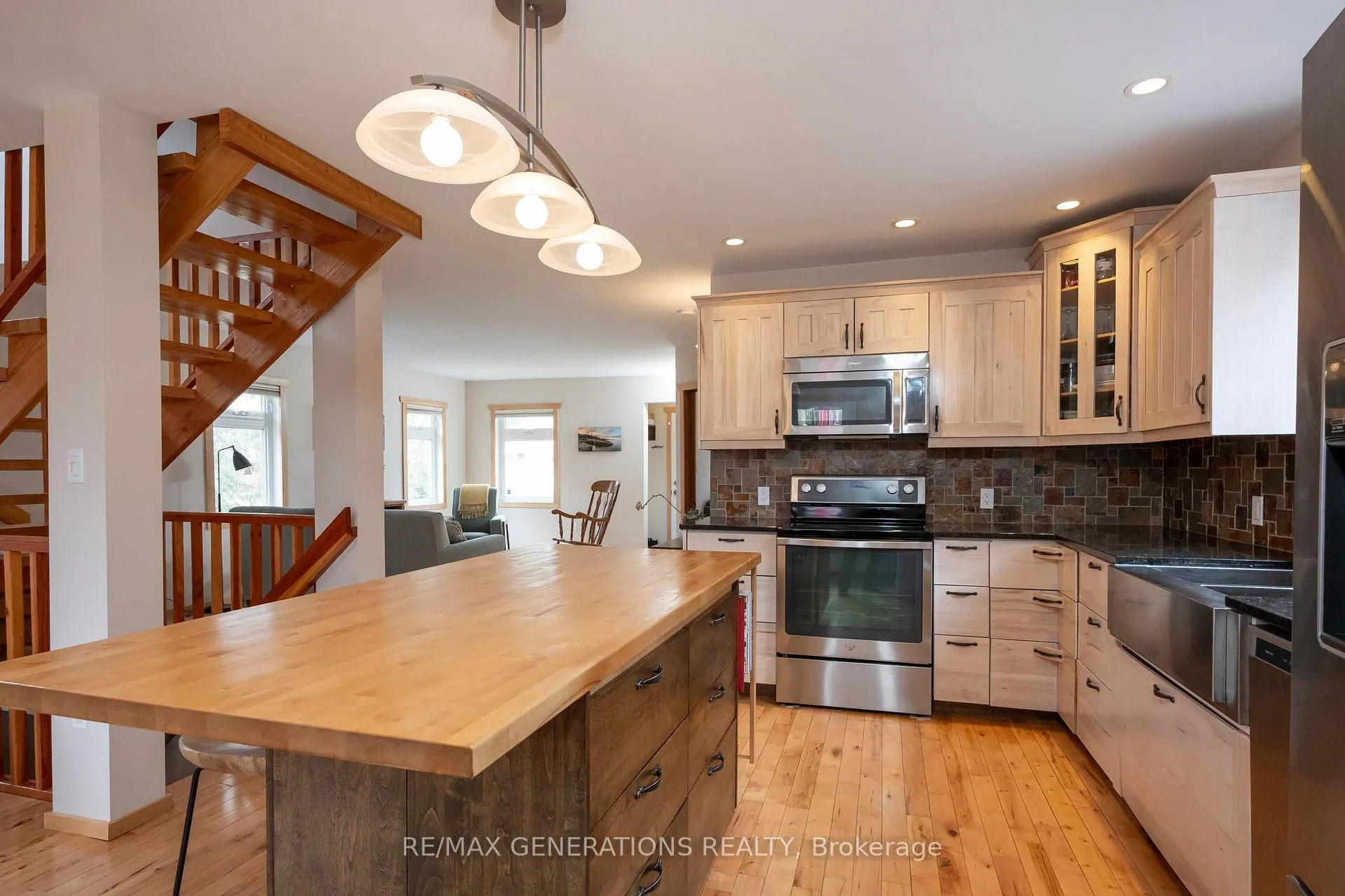 Photo 2 of 286 Van Horne Street, Thunder Bay, Court / Cumberland — HOMEH