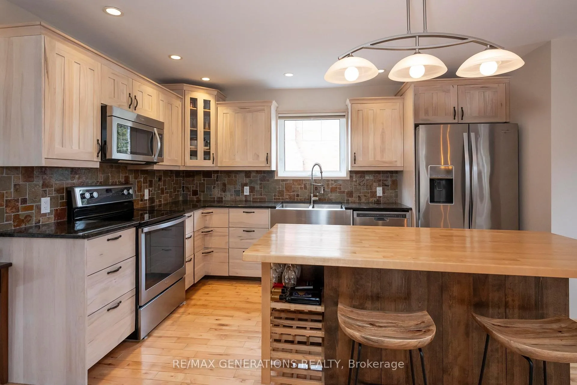 Photo 3 of 286 Van Horne Street, Thunder Bay, Court / Cumberland — HOMEH