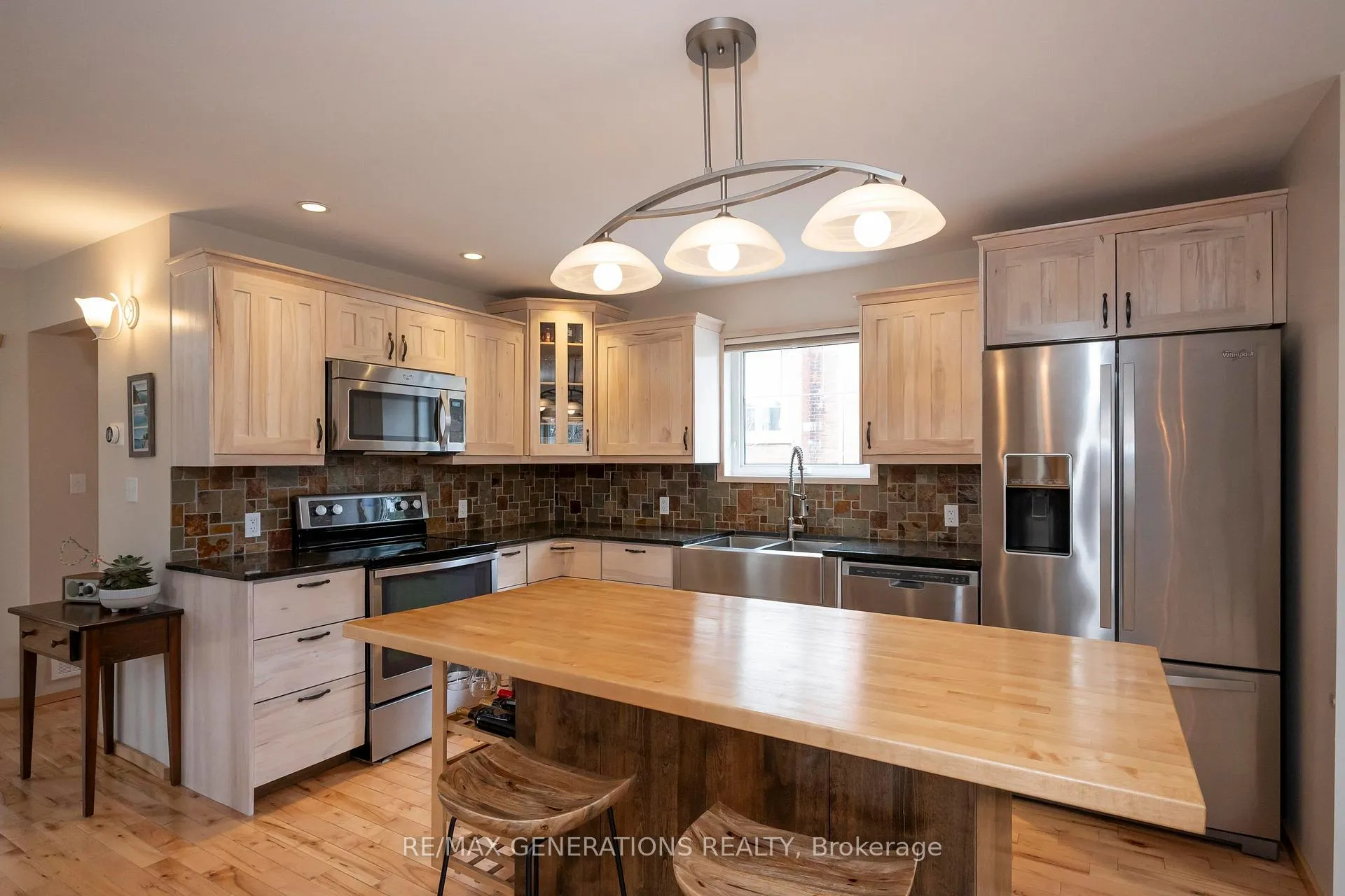Photo 4 of 286 Van Horne Street, Thunder Bay, Court / Cumberland — HOMEH