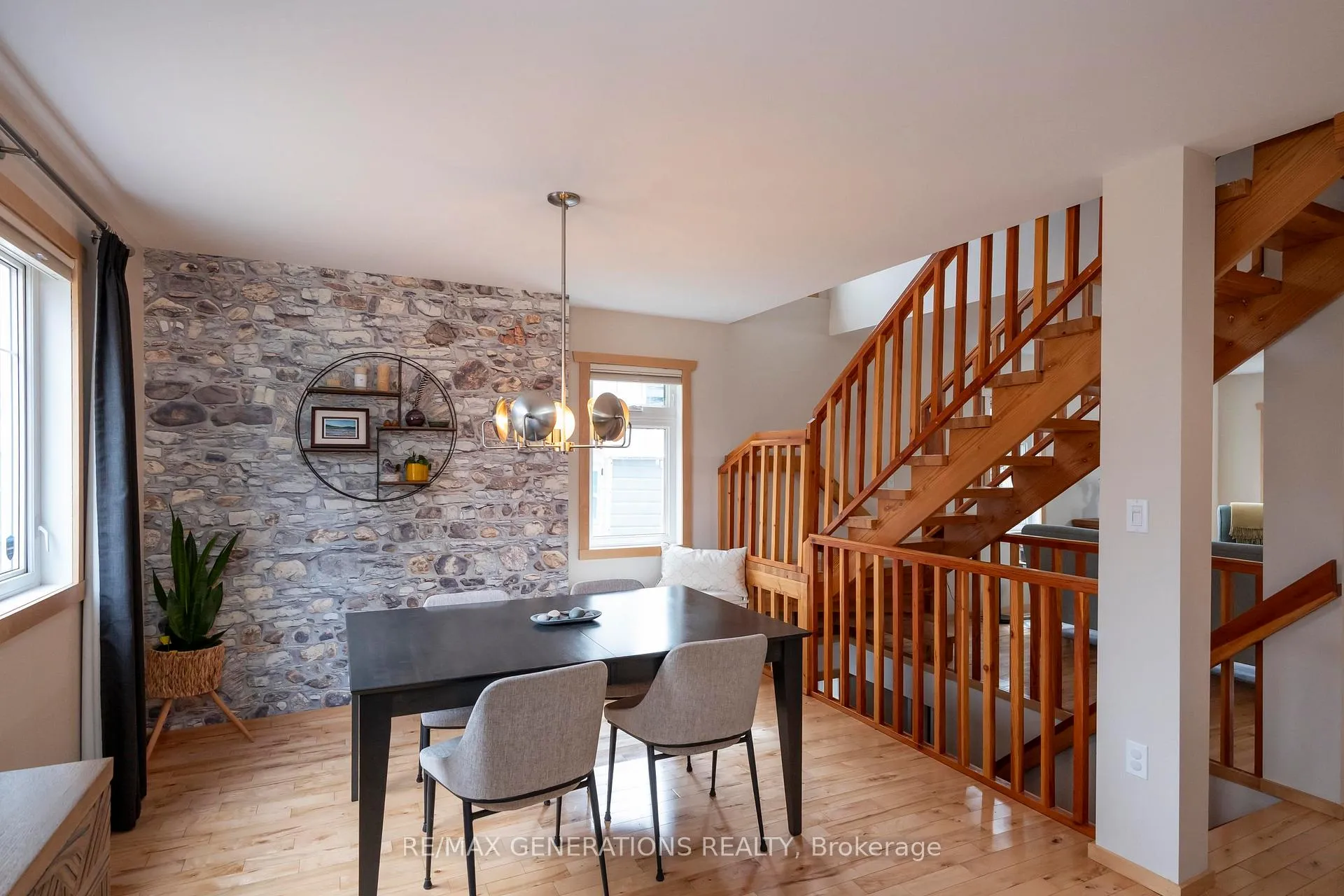 Photo 6 of 286 Van Horne Street, Thunder Bay, Court / Cumberland — HOMEH