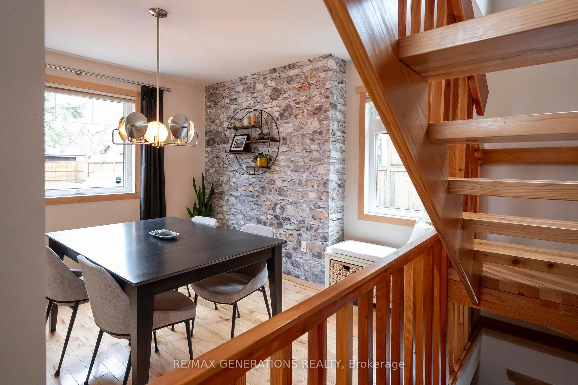 Photo 11 of 286 Van Horne Street, Thunder Bay, Court / Cumberland — HOMEH