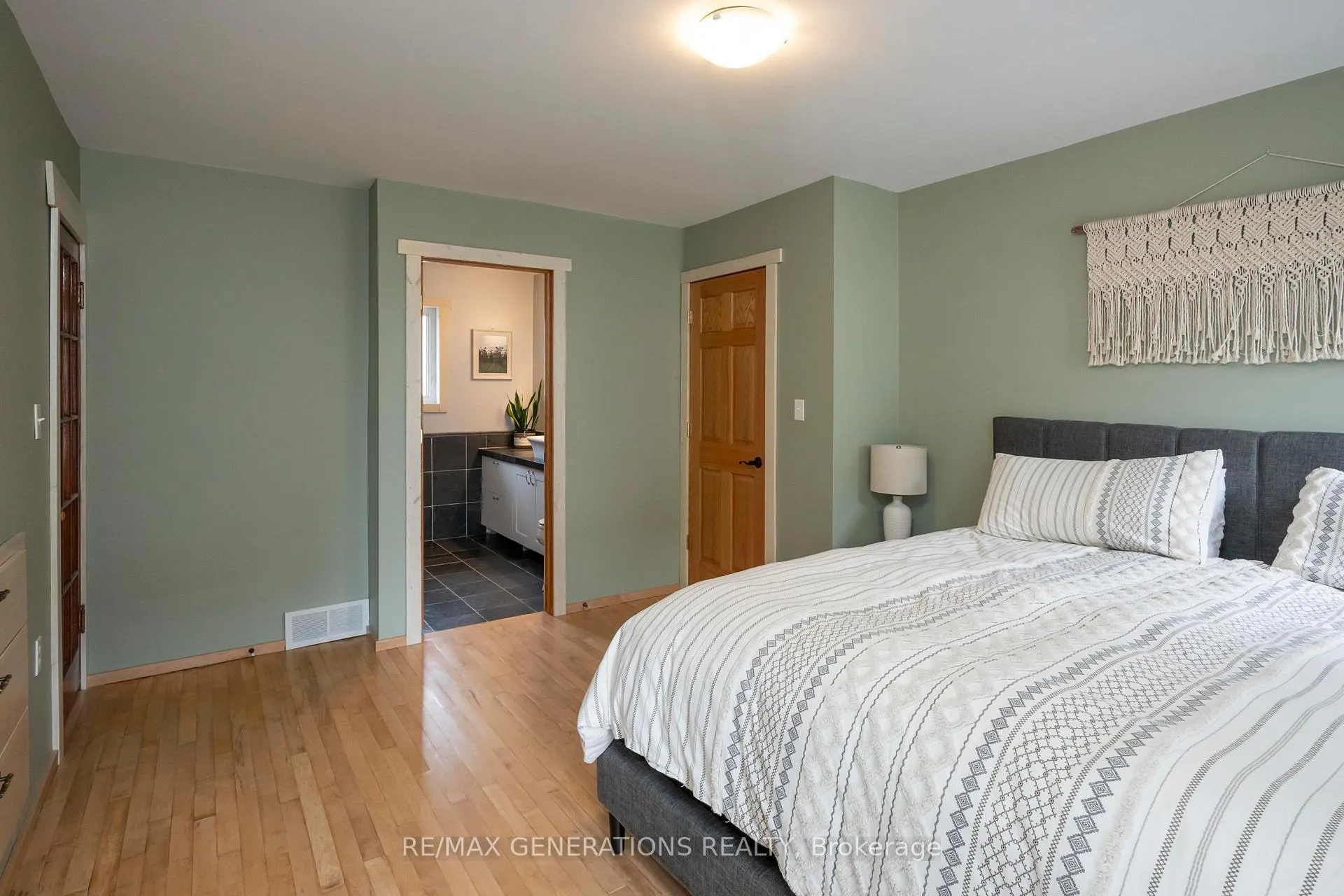 Photo 13 of 286 Van Horne Street, Thunder Bay, Court / Cumberland — HOMEH