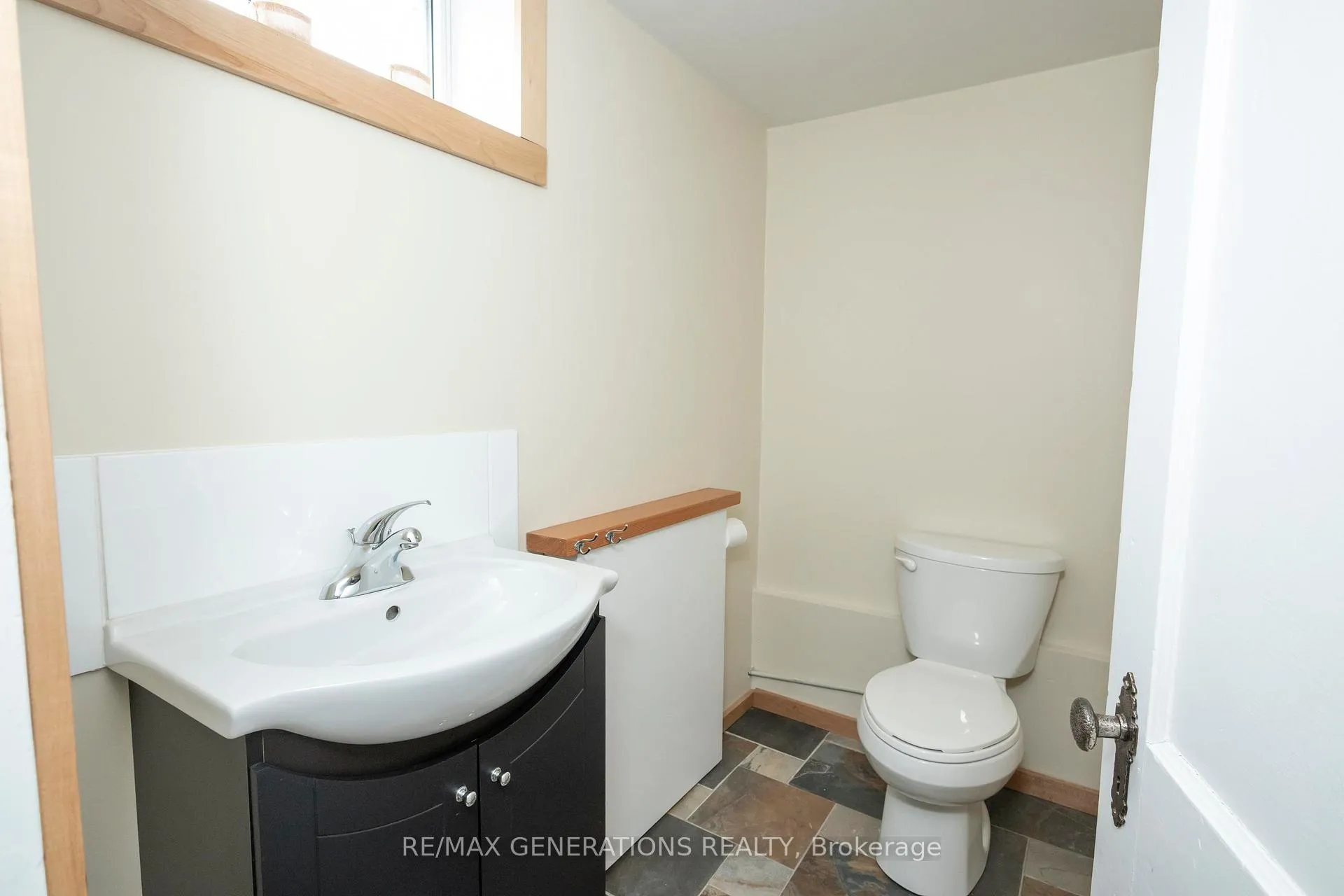 Photo 22 of 286 Van Horne Street, Thunder Bay, Court / Cumberland — HOMEH