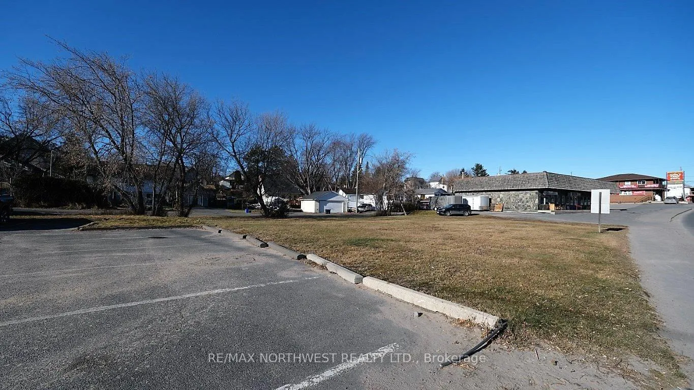 Photo 5 of 923 Highway 17 East, Kenora — HOMEH