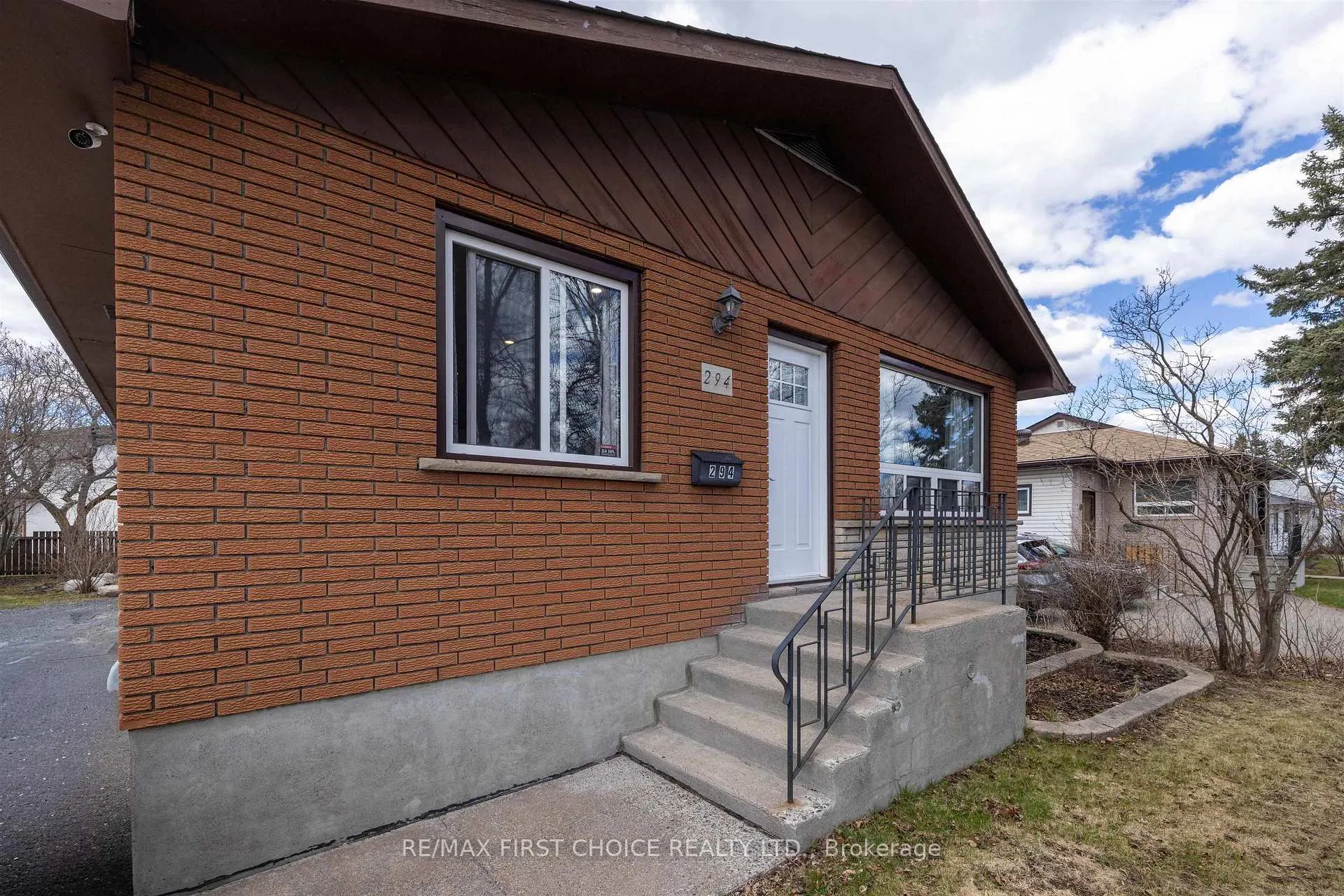 Photo 2 of 294 Algonquin Avenue S, Thunder Bay, Forest Park — HOMEH