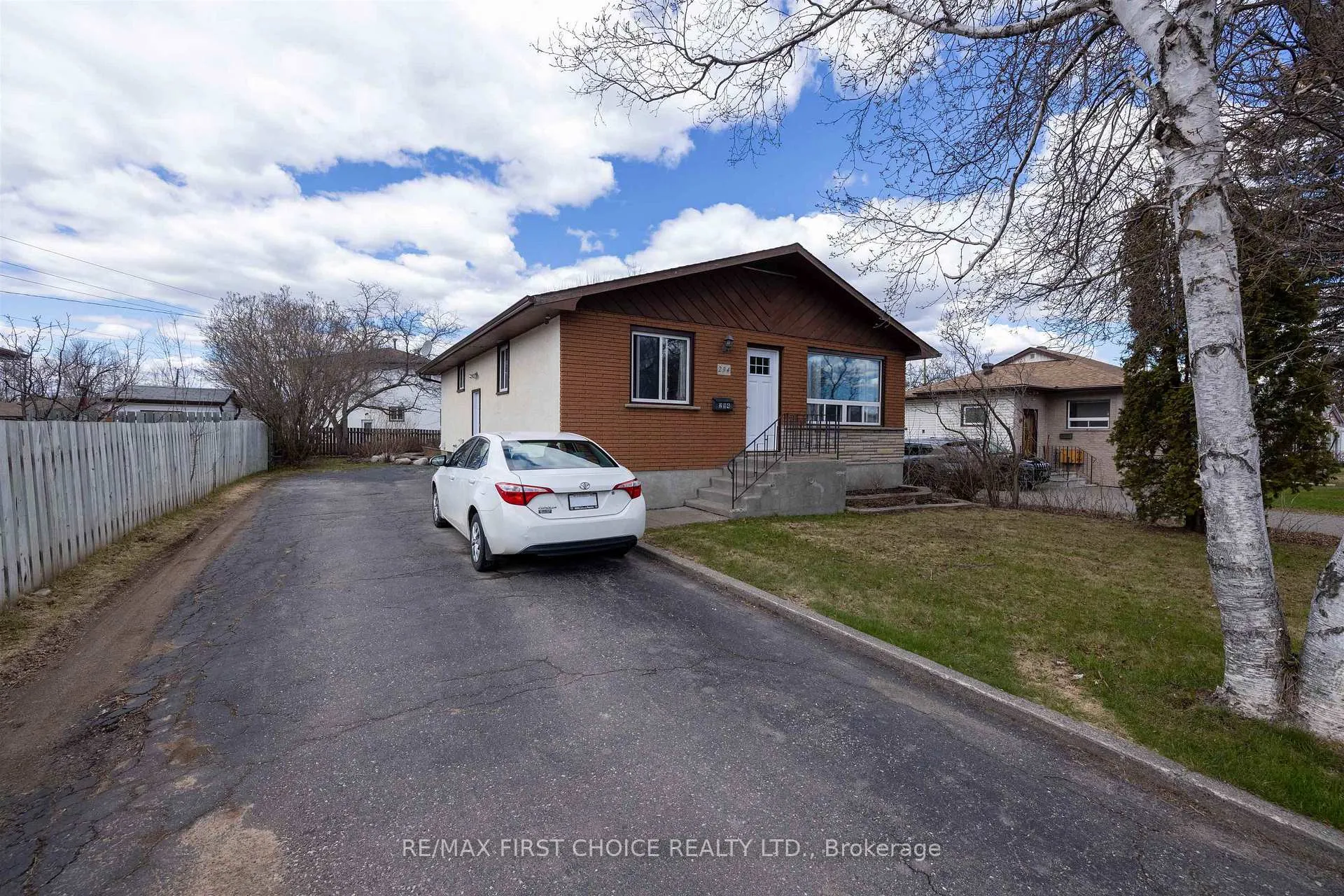 Photo 4 of 294 Algonquin Avenue S, Thunder Bay, Forest Park — HOMEH